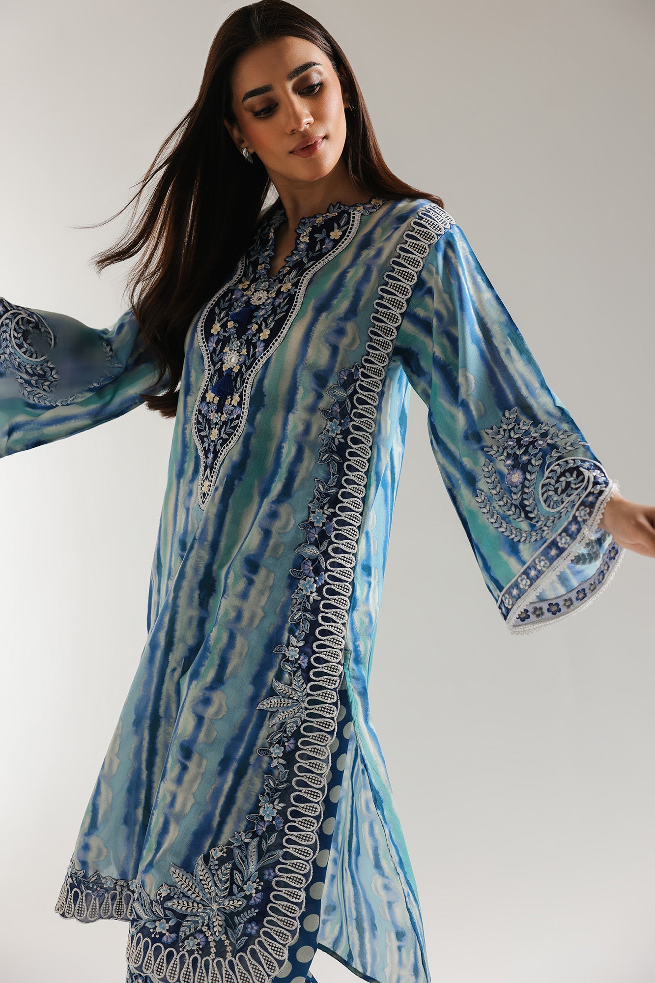 EMBROIDERED SUIT (E103/630/3267)