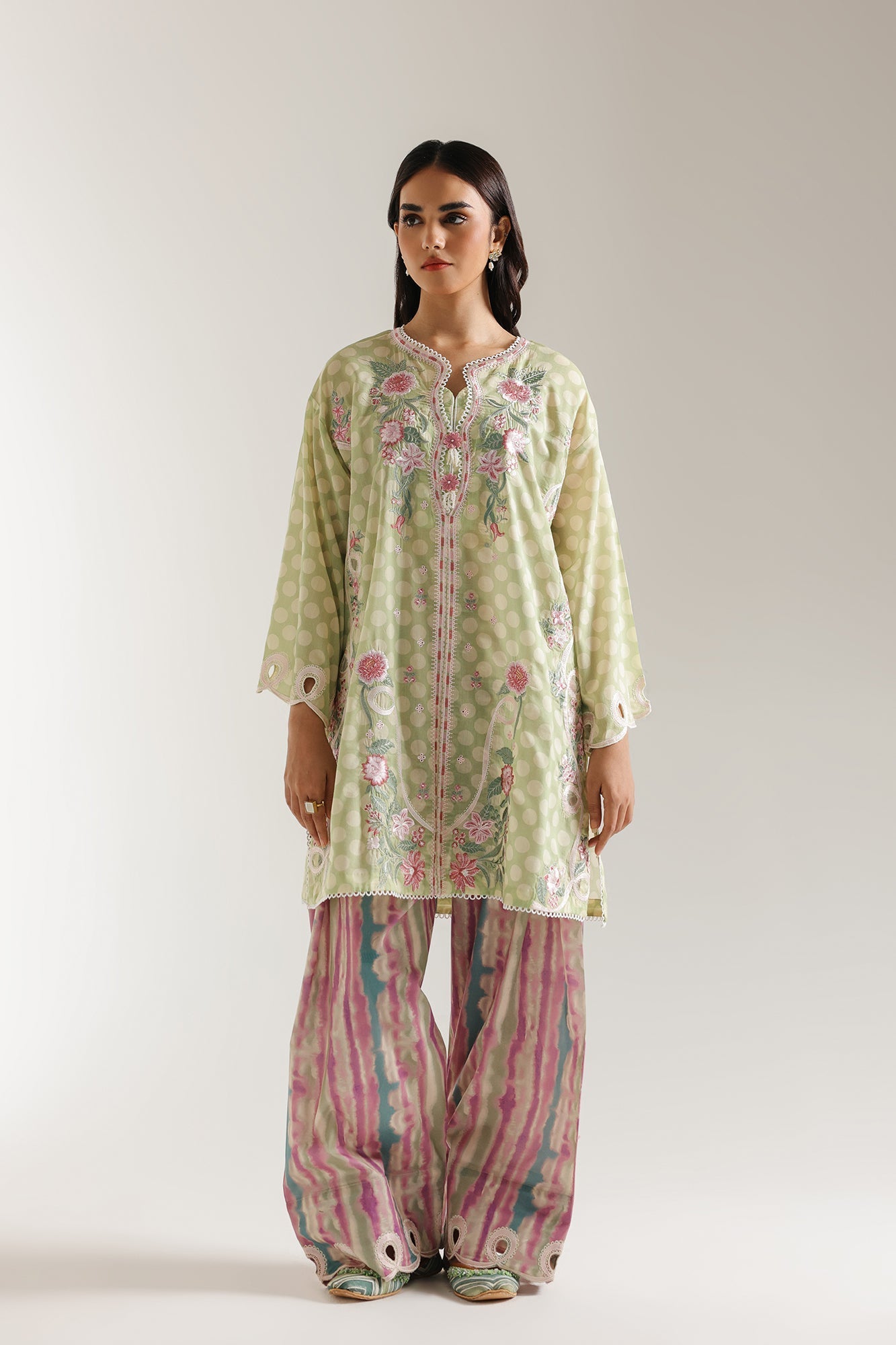 EMBROIDERED SUIT (E103/130/3270)
