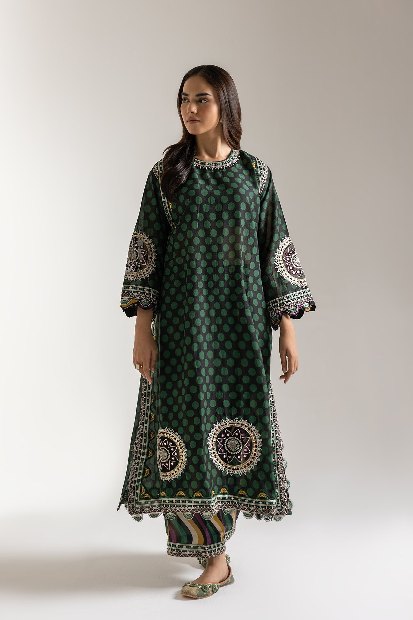 EMBROIDERED SUIT (E103/708/3273)