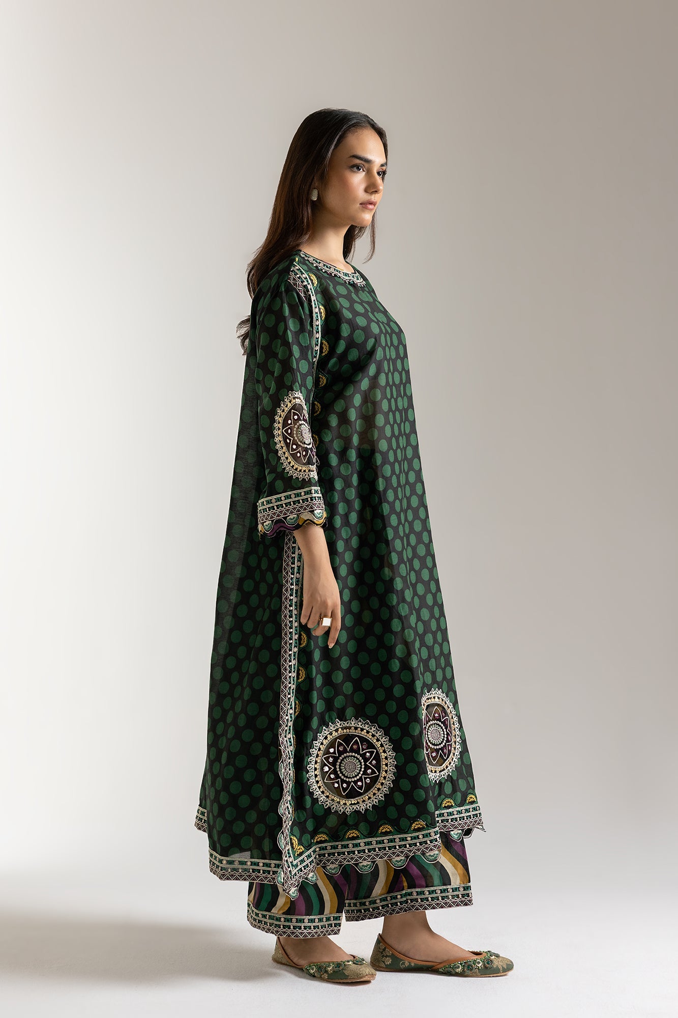 EMBROIDERED SUIT (E103/708/3273)