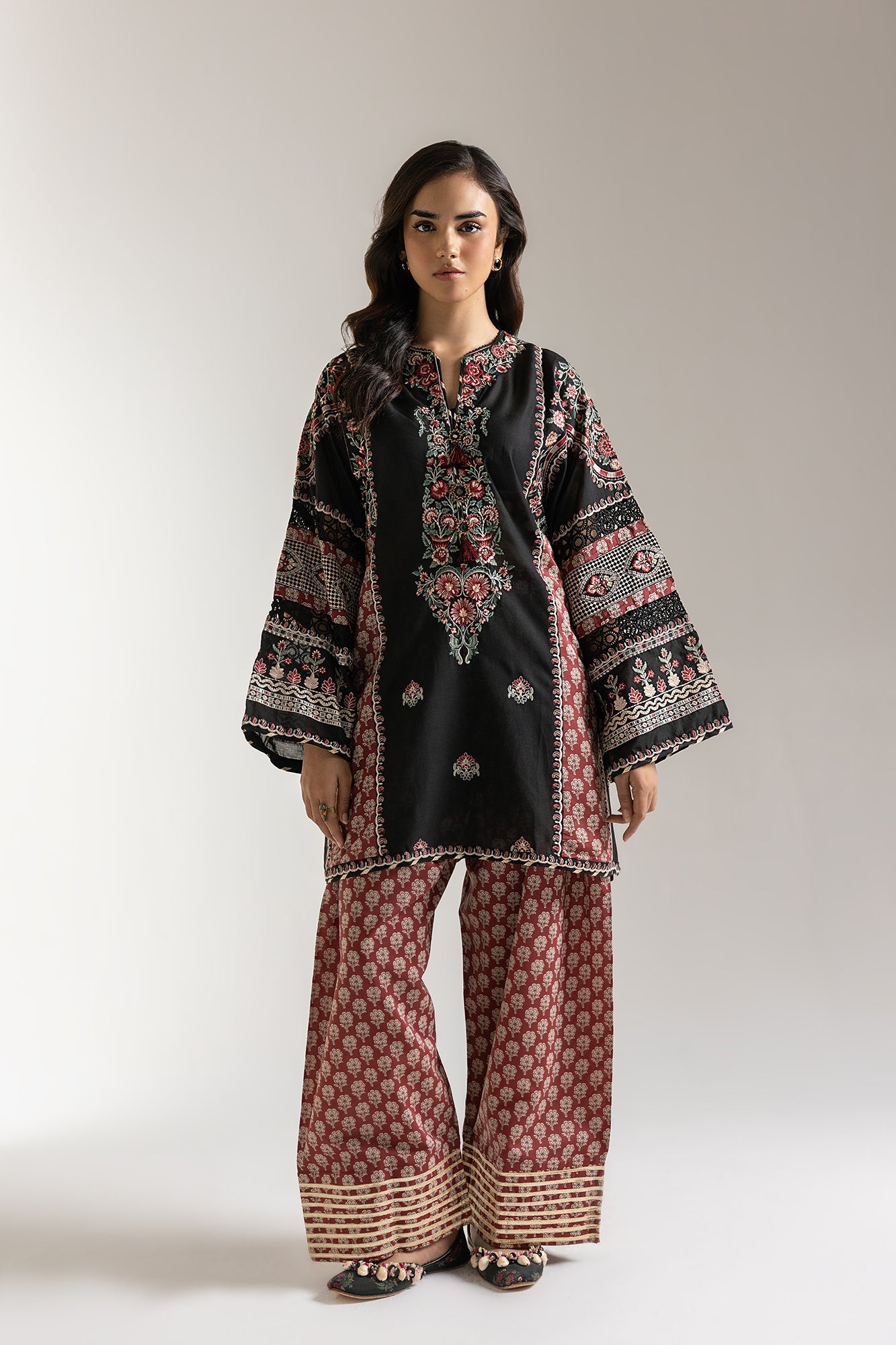 EMBROIDERED SUIT (E103/901/3277)
