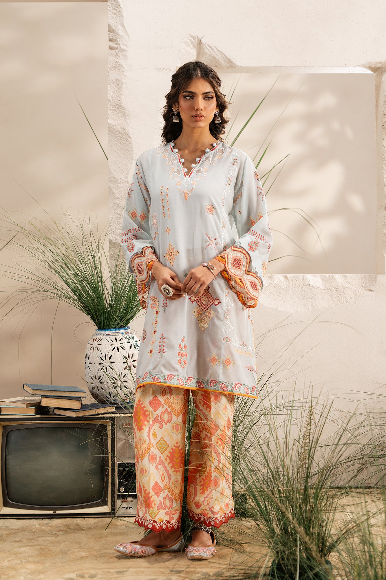 EMBROIDERED SUIT (E103/617/3279)