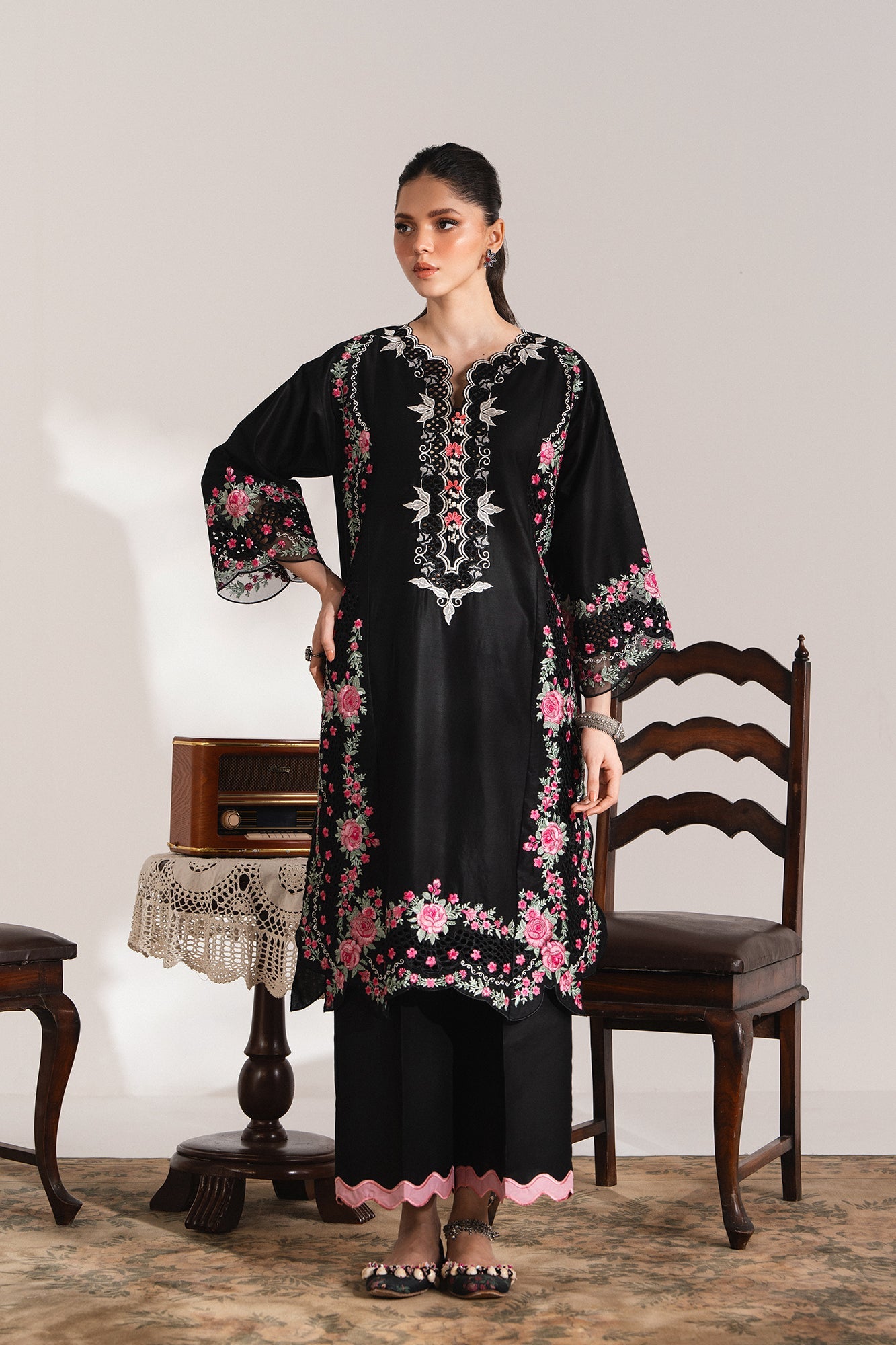 EMBROIDERED SUIT (E103/901/3288)