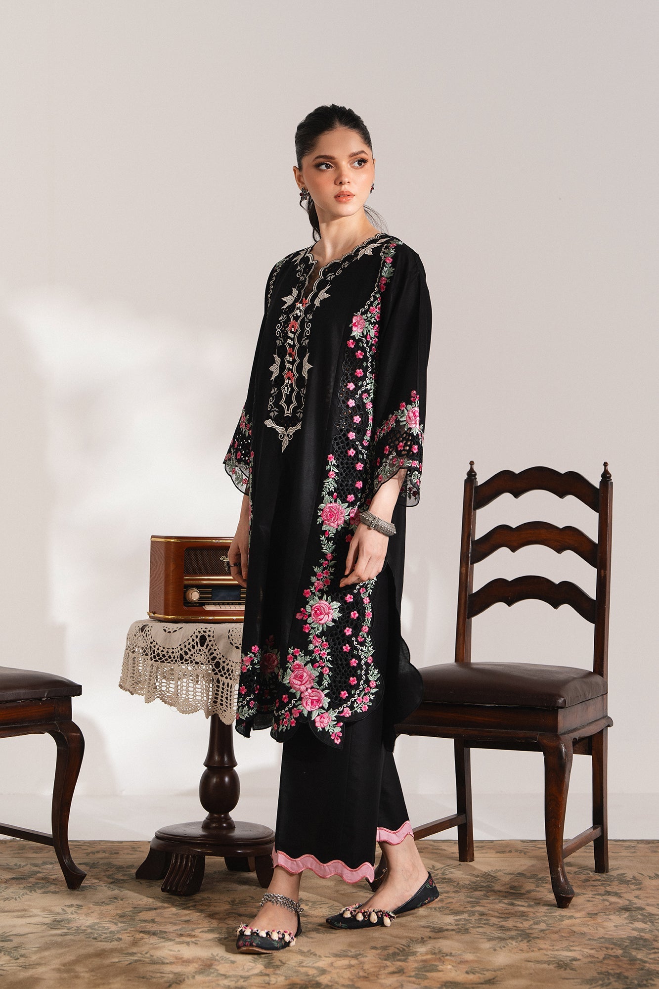 EMBROIDERED SUIT (E103/901/3288)