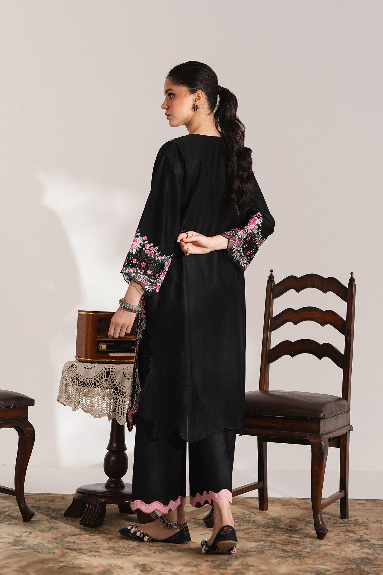 EMBROIDERED SUIT (E103/901/3288)