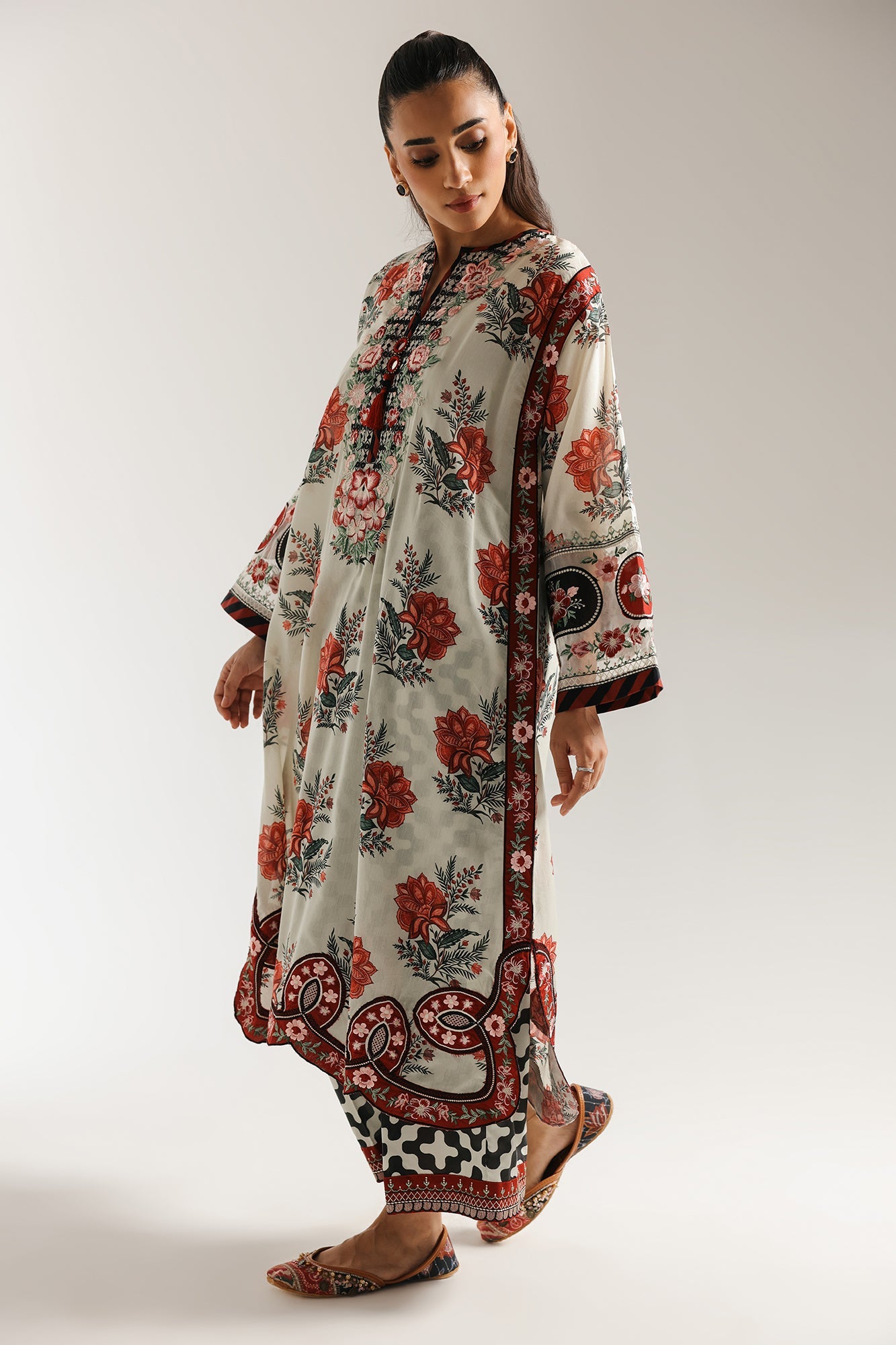 EMBROIDERED SUIT (E3297/103/004)