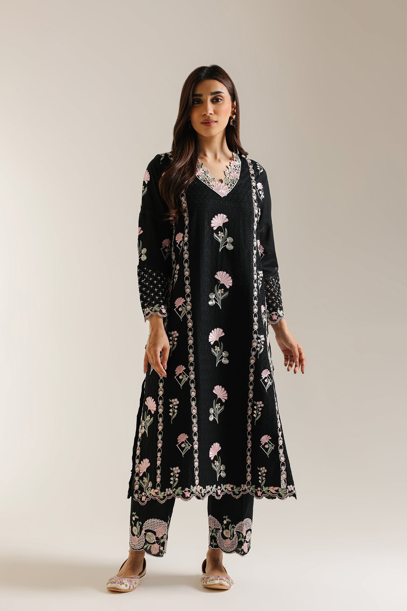 EMBROIDERED SUIT (E103/902/3313)