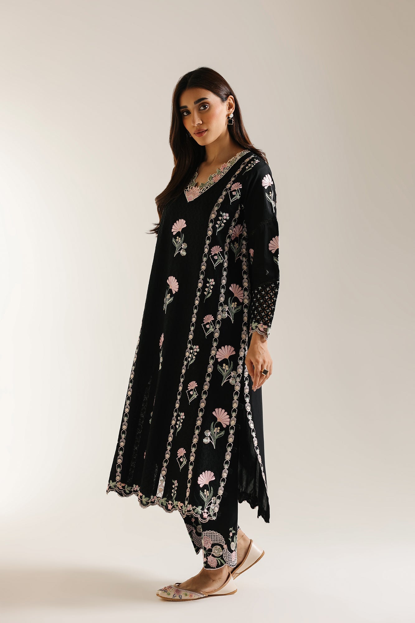 EMBROIDERED SUIT (E103/902/3313)