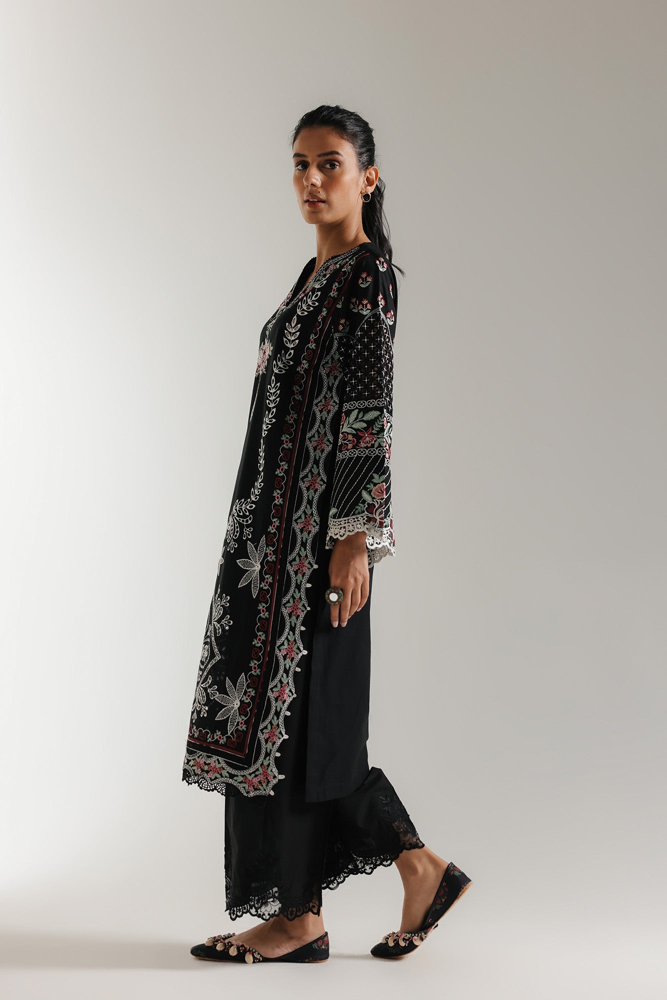 EMBROIDERED SUIT (E103/902/3320)