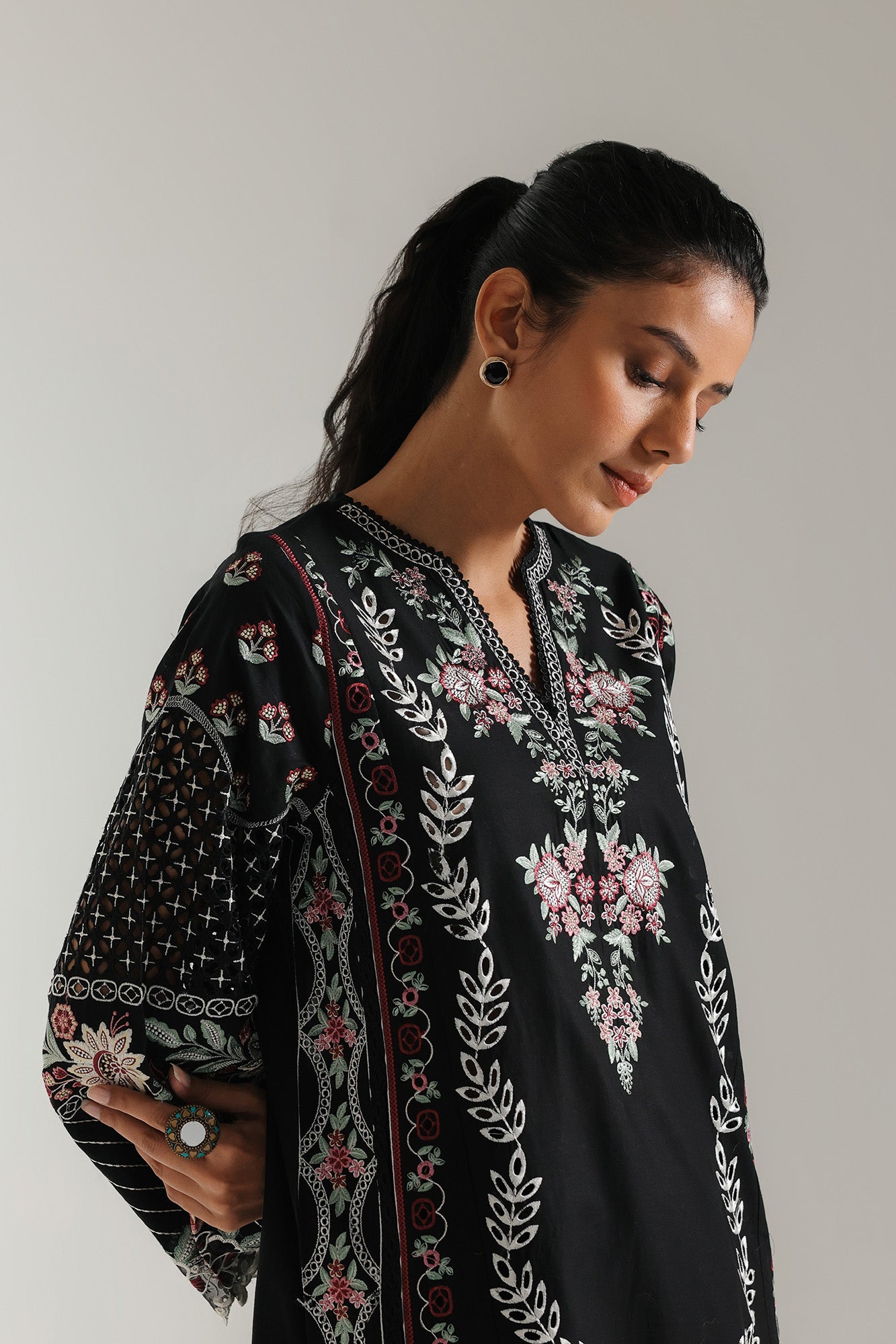 EMBROIDERED SUIT (E103/902/3320)