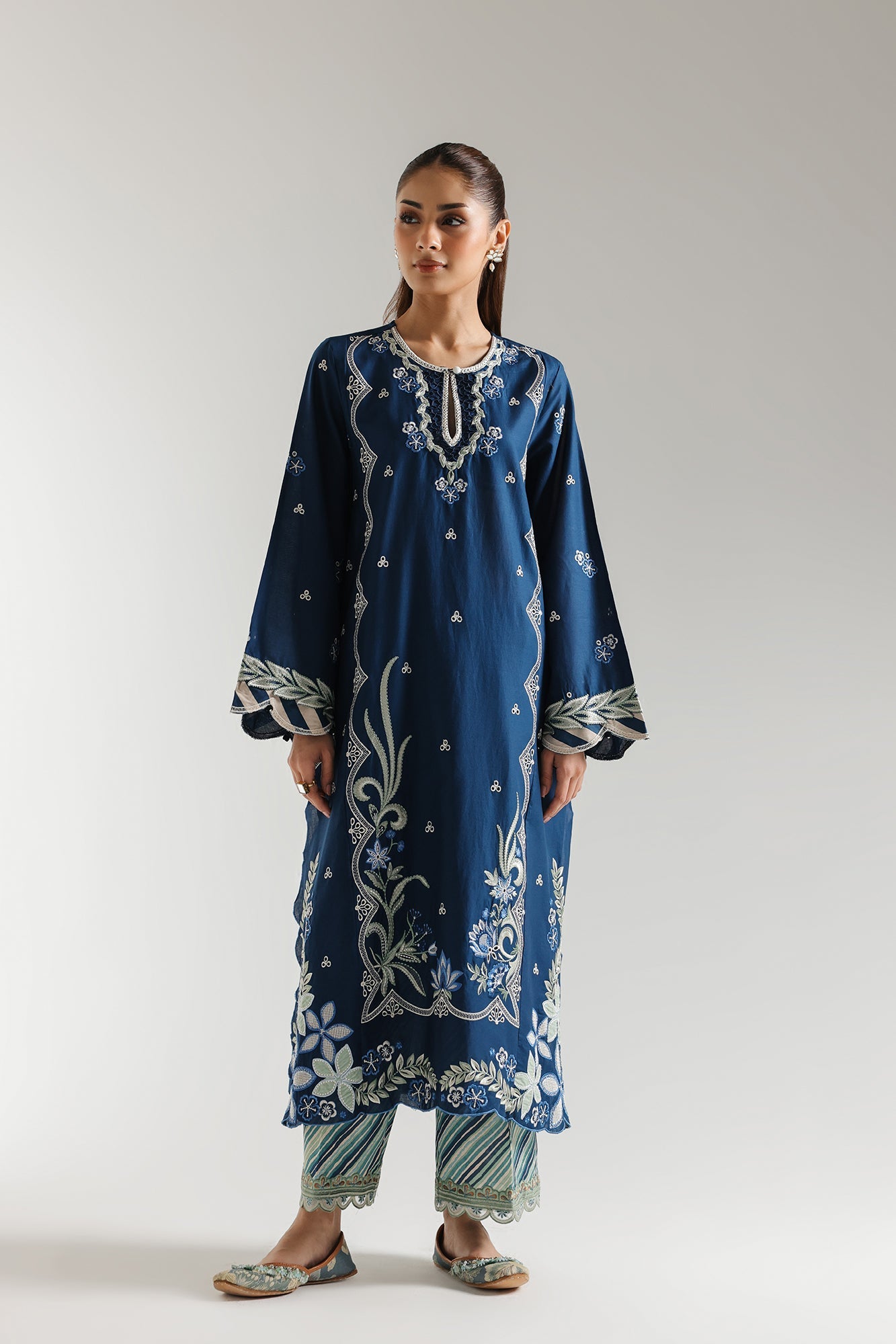 EMBROIDERED SUIT (E103/622/3326)