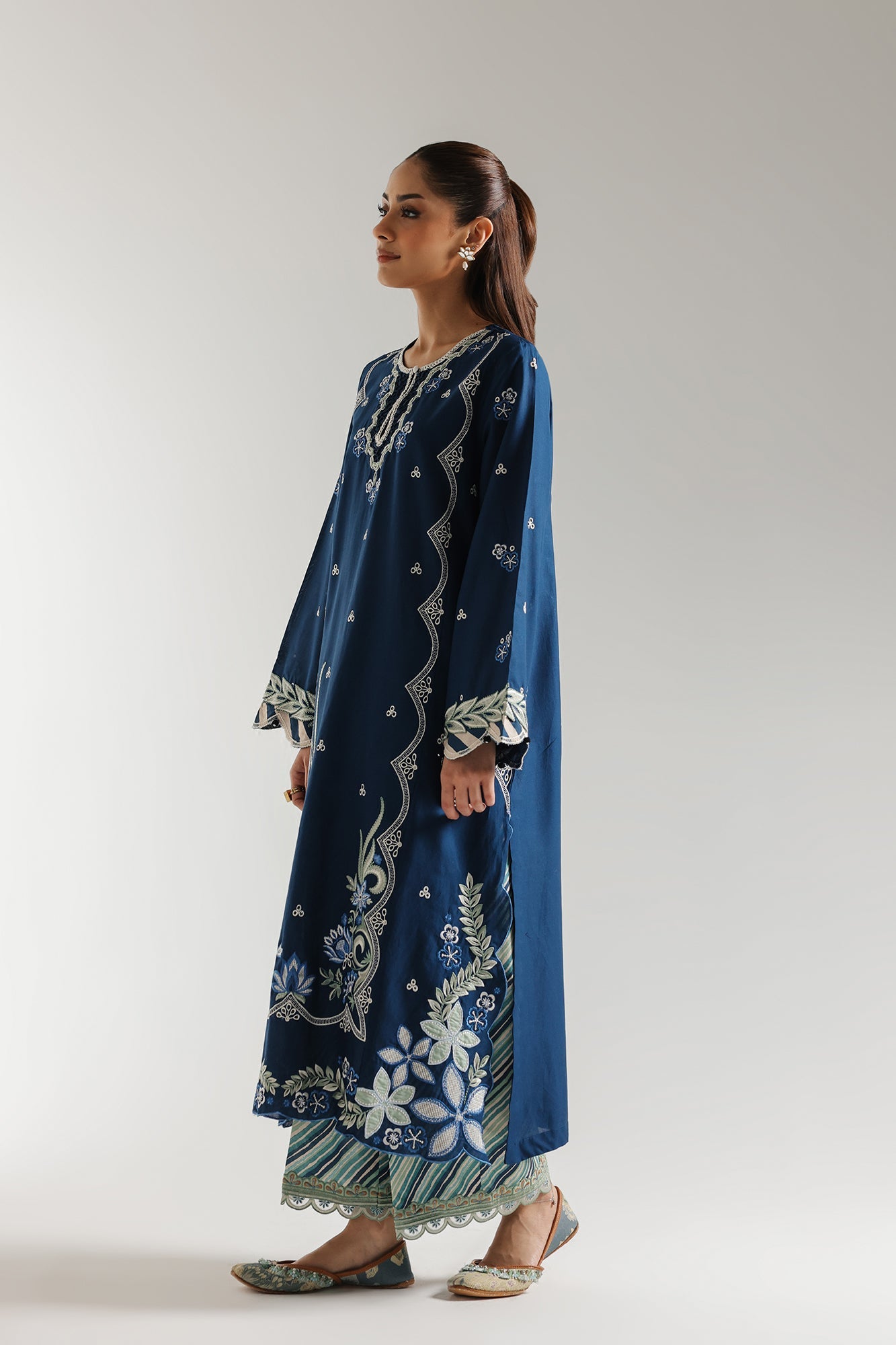 EMBROIDERED SUIT (E103/622/3326)