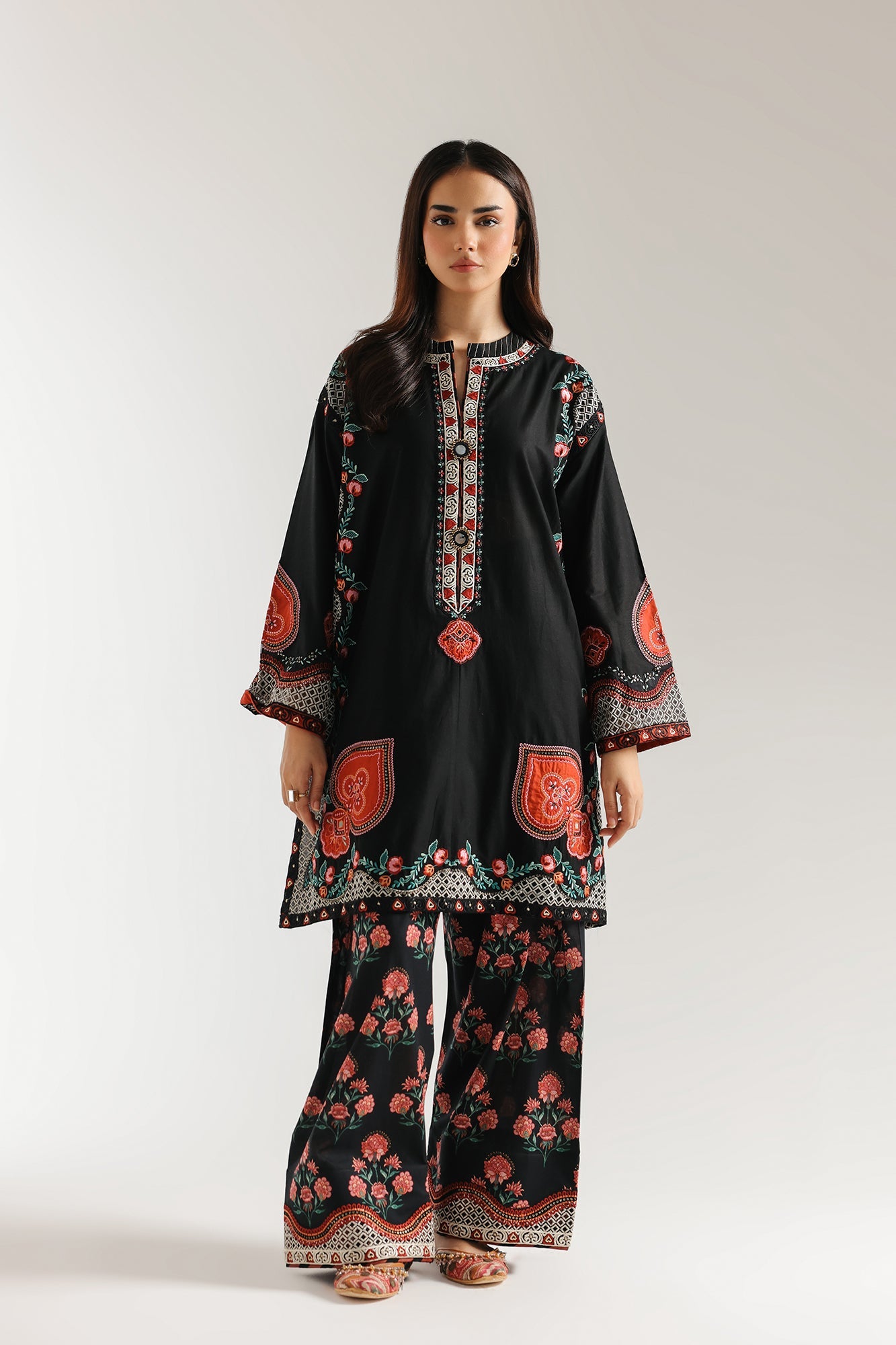 EMBROIDERED SUIT (E103/901/3328)
