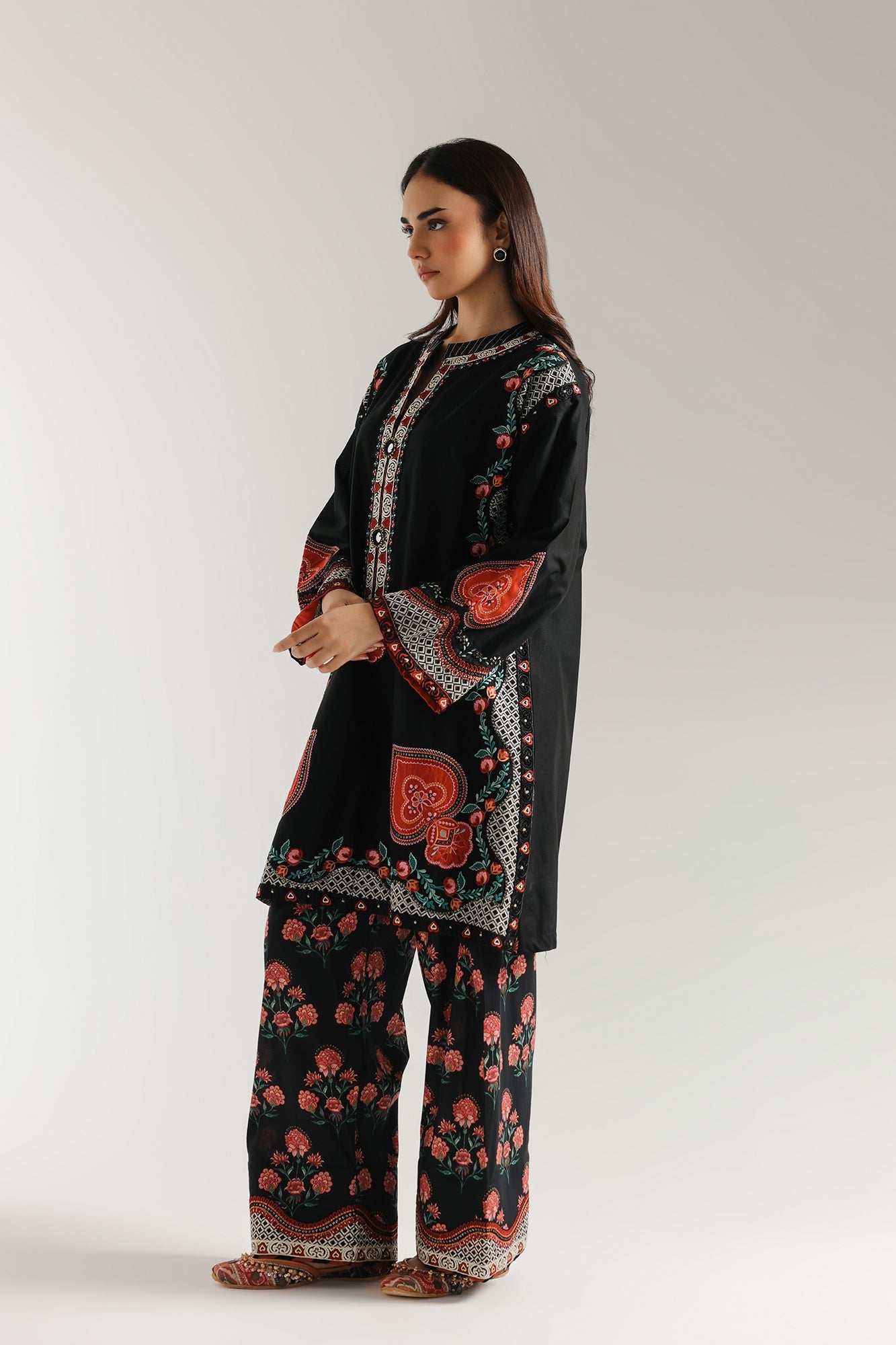 EMBROIDERED SUIT (E103/901/3328)
