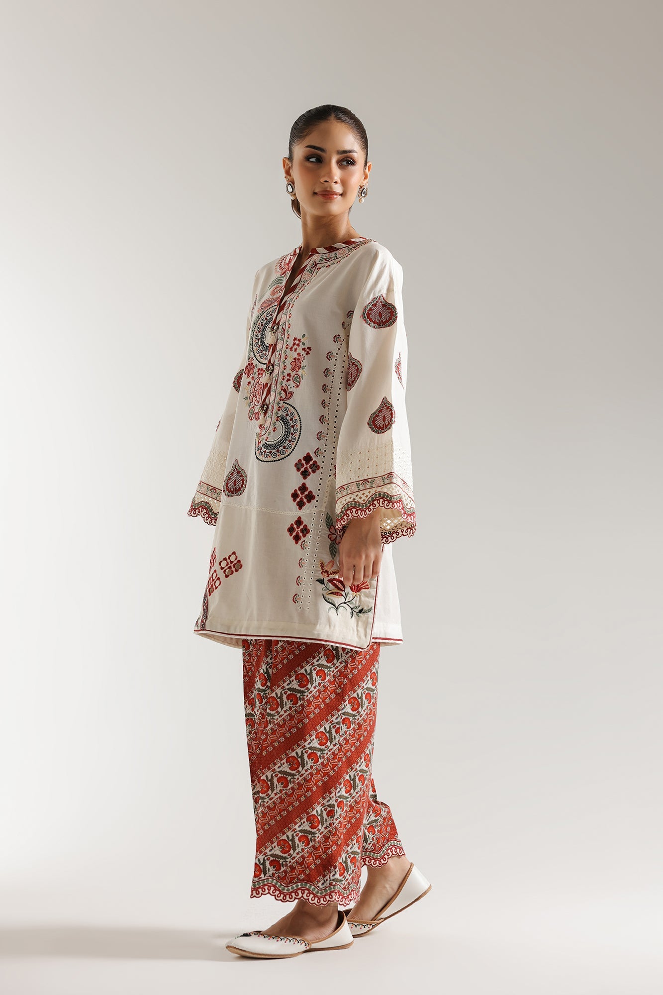 EMBROIDERED SUIT (E103/002/3330)