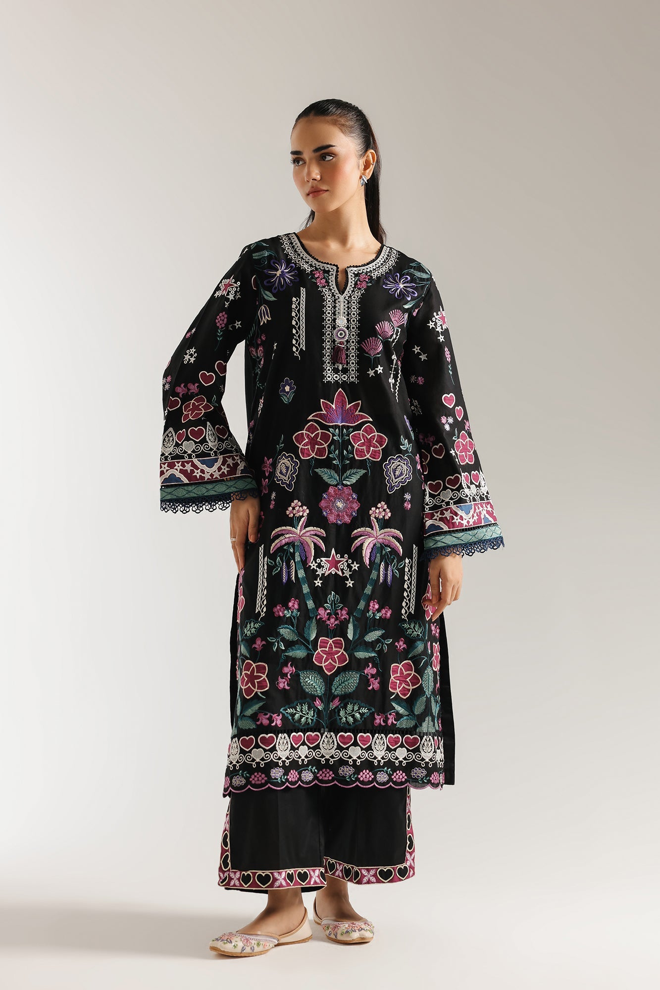 EMBROIDERED SUIT (E3335/103/902)