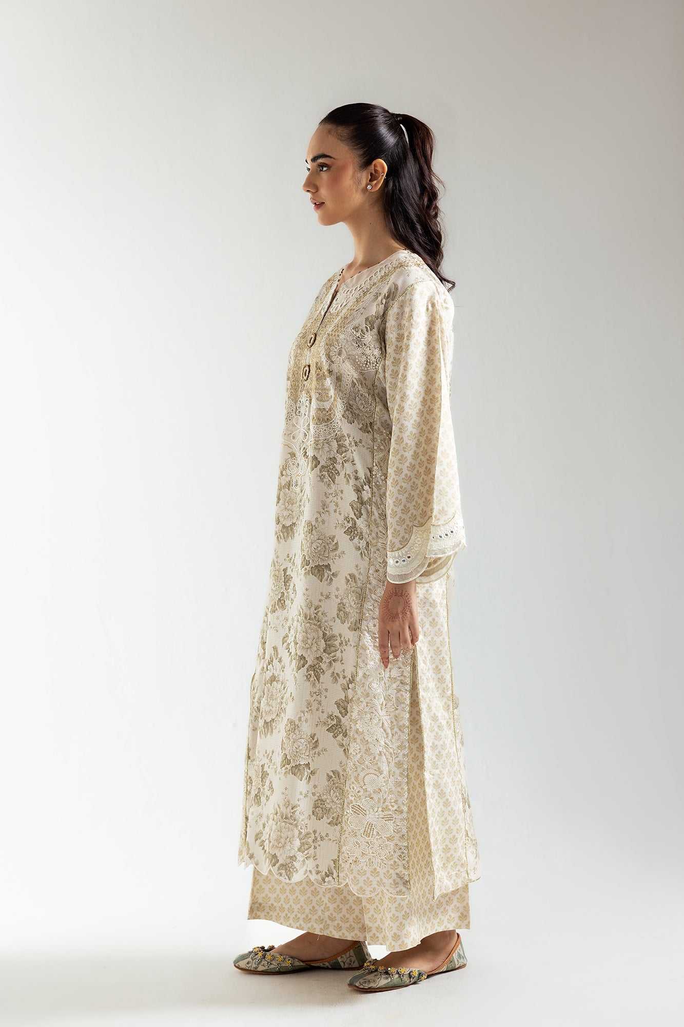 EMBROIDERED SUIT (E3339/103/006)