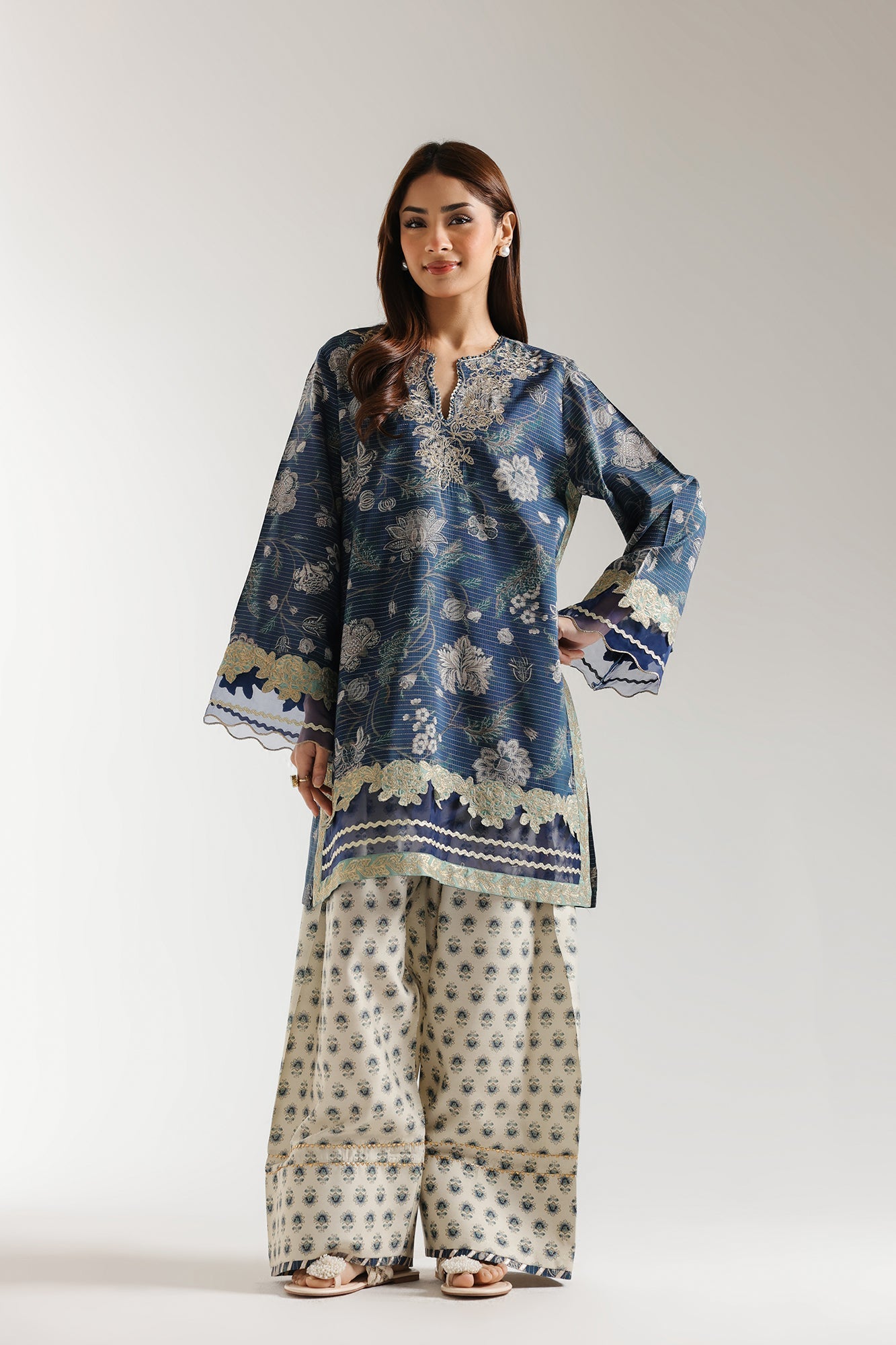 EMBROIDERED SUIT (E3340/103/603)