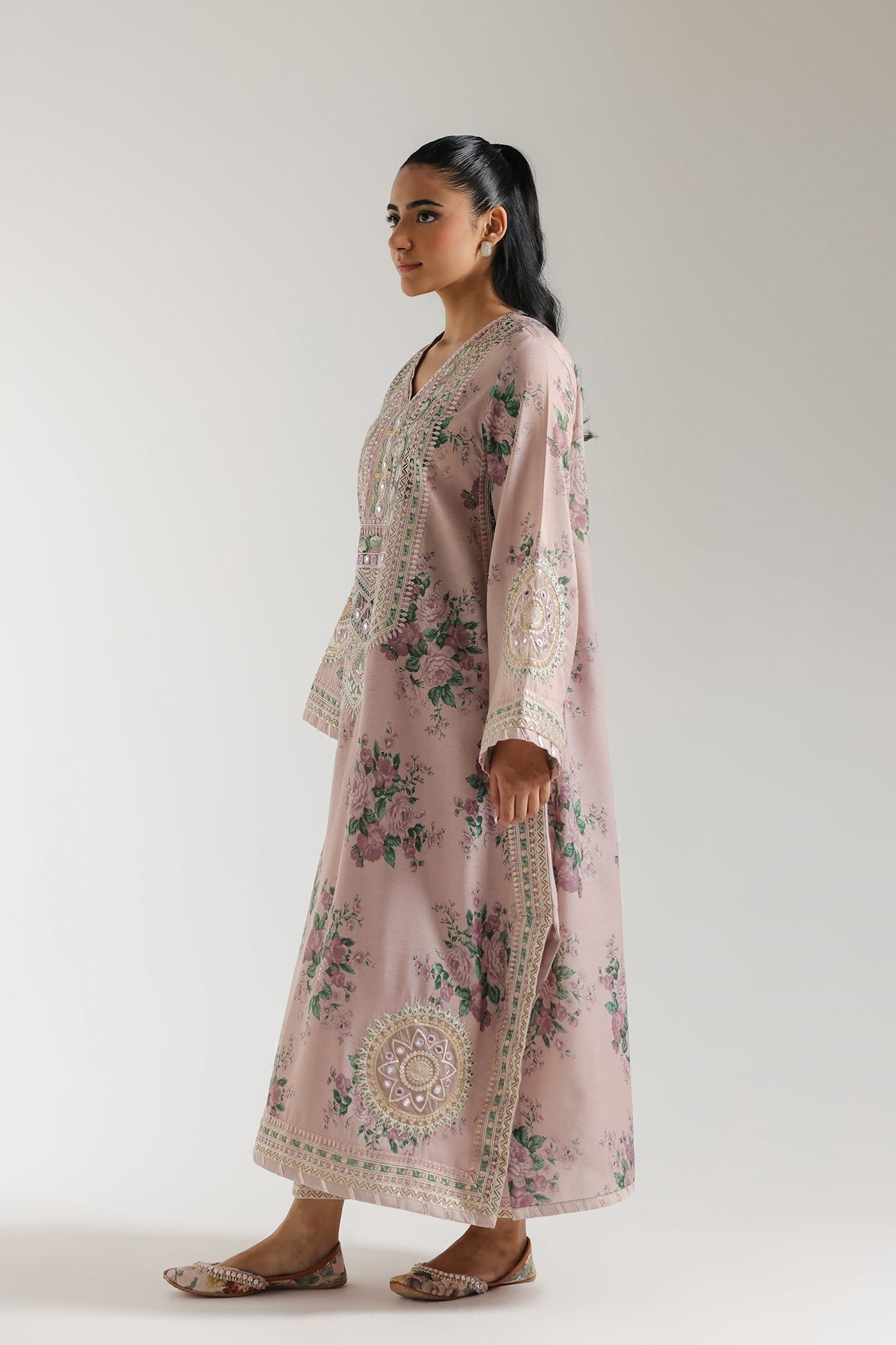 EMBROIDERED SUIT (E3358/103/401)