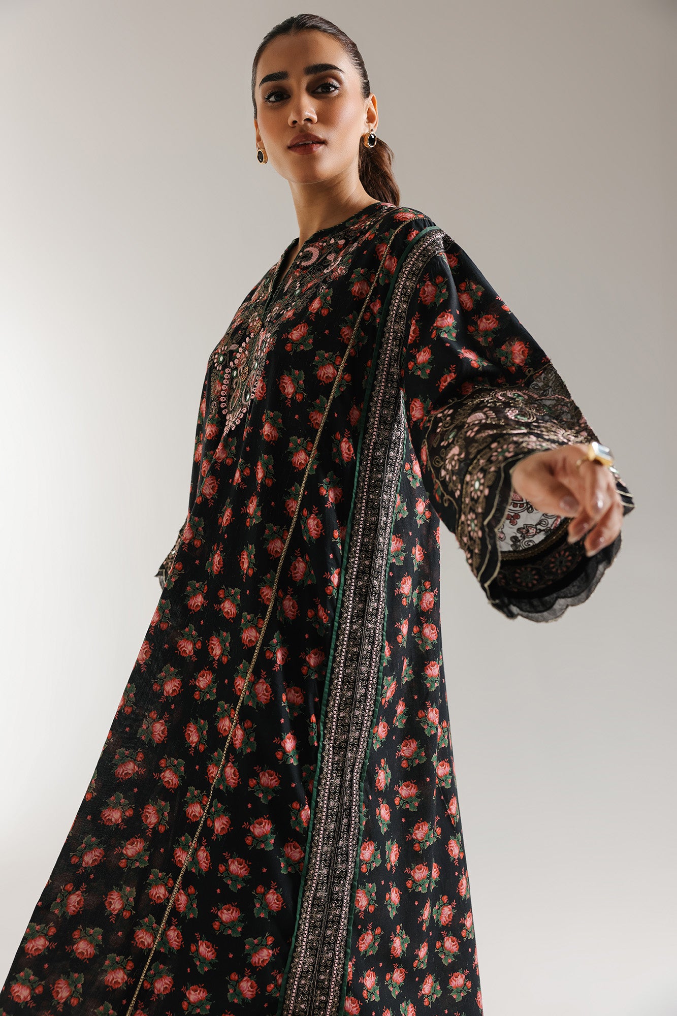 EMBROIDERED SUIT (E103/902/3367)