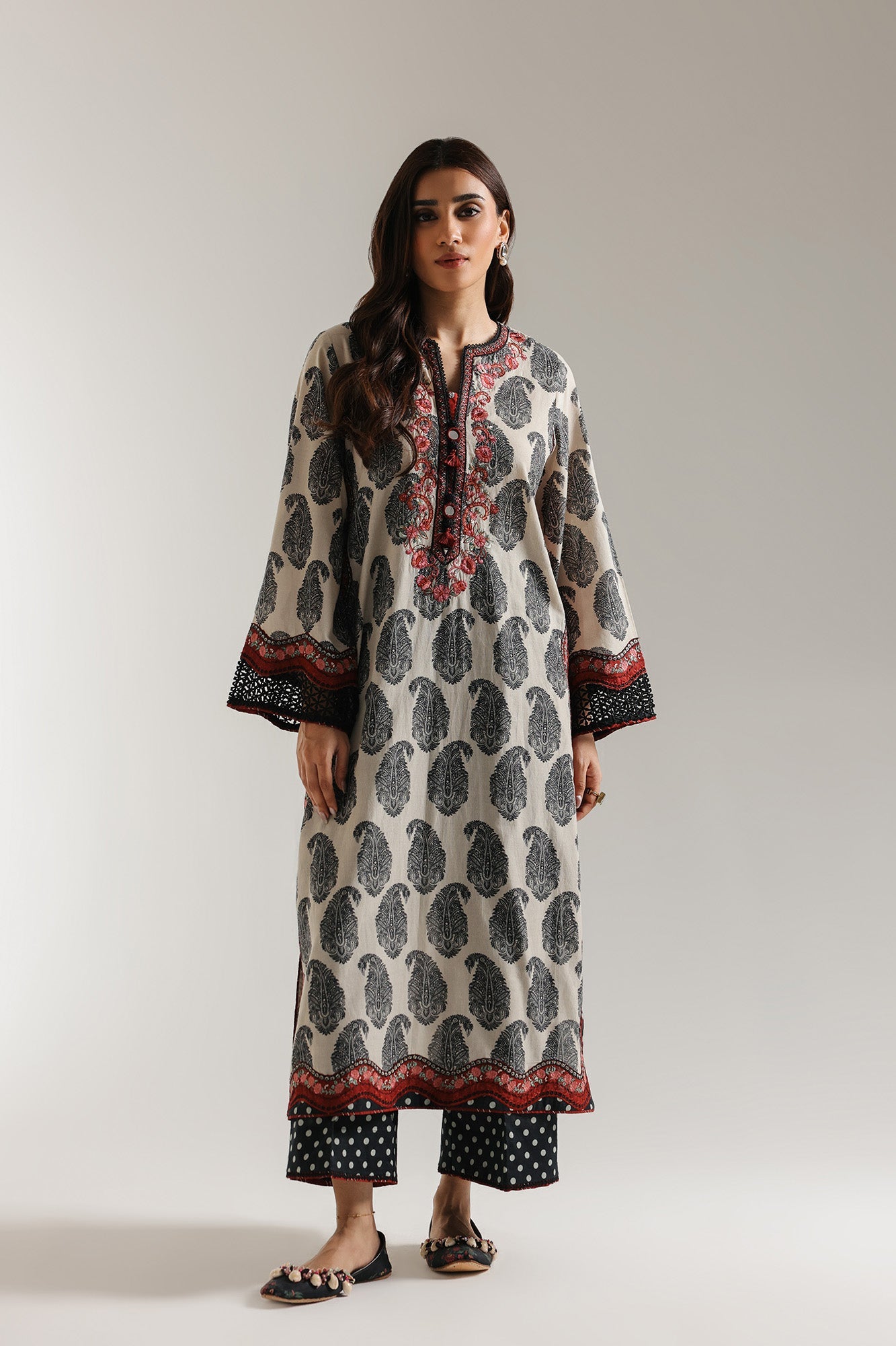 EMBROIDERED SUIT (E103/006/3378)