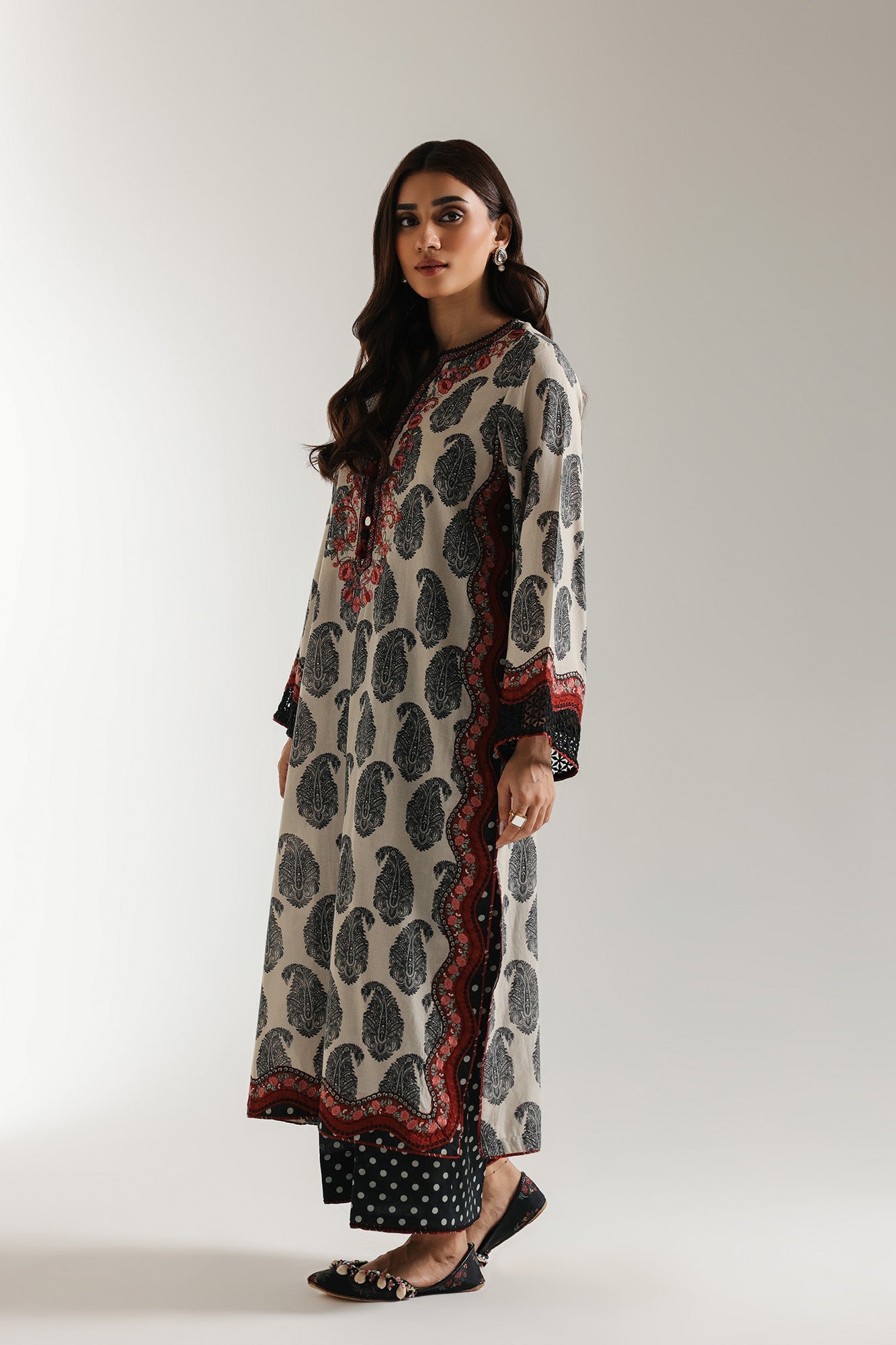 EMBROIDERED SUIT (E103/006/3378)