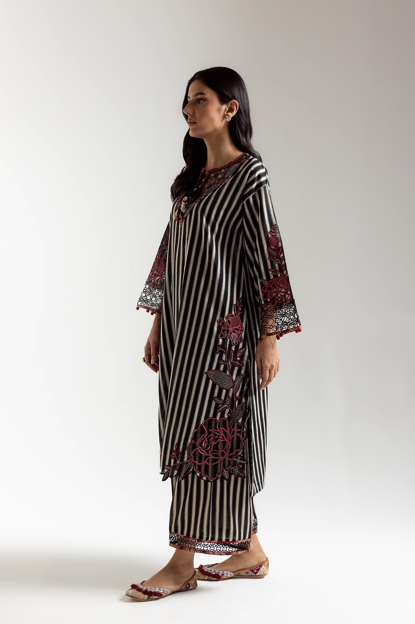 EMBROIDERED SUIT (E103/901/3379)