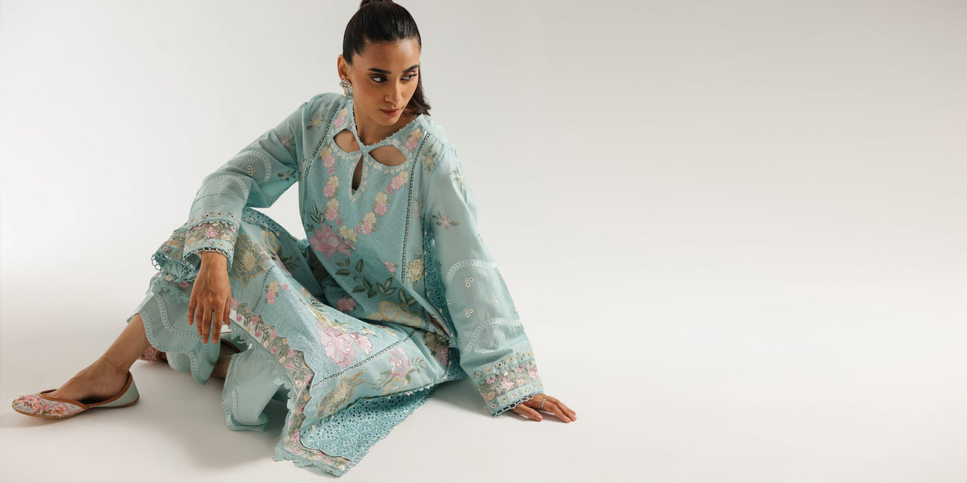 EMBROIDERED SUIT (E3389/103/616)