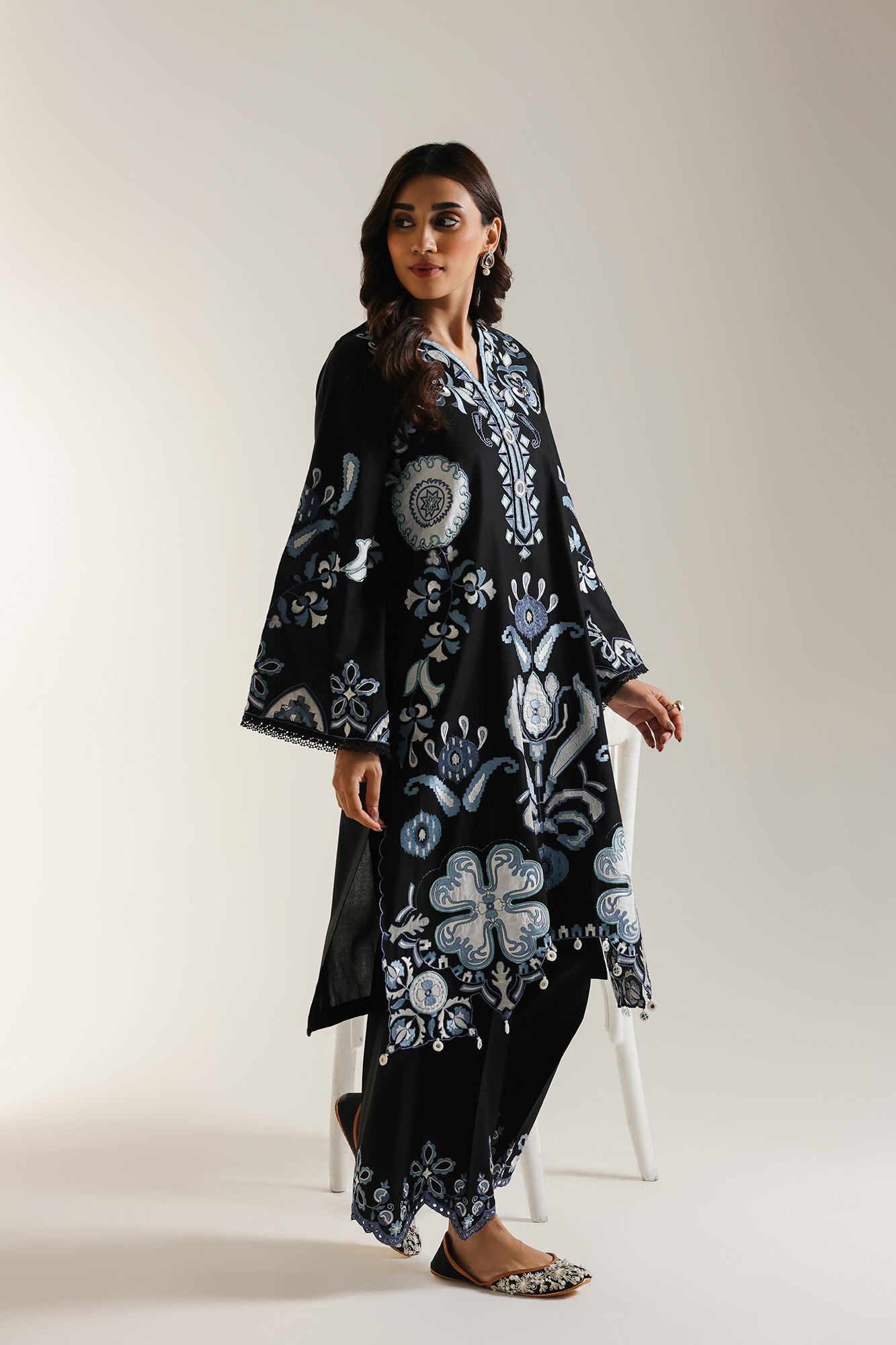 EMBROIDERED SUIT (E3395/103/902)