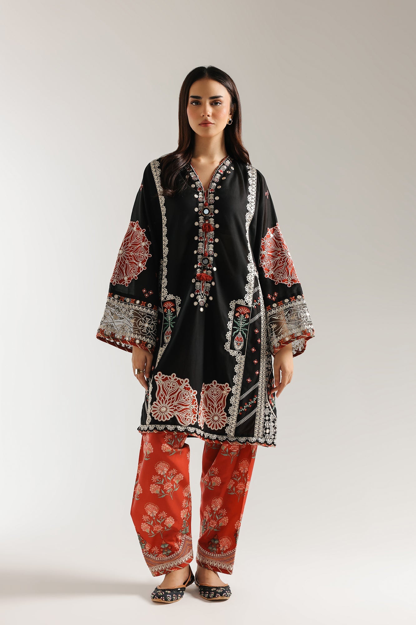 EMBROIDERED SUIT (E3396/103/902)