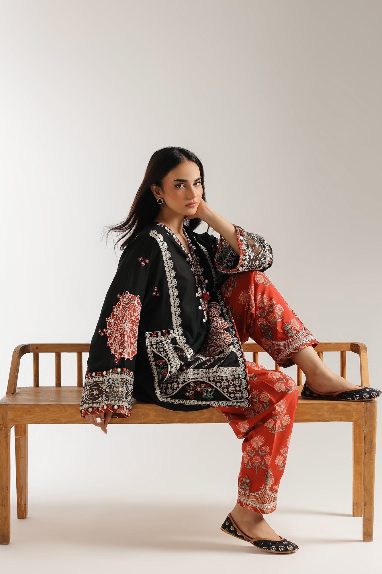 EMBROIDERED SUIT (E3396/103/902)