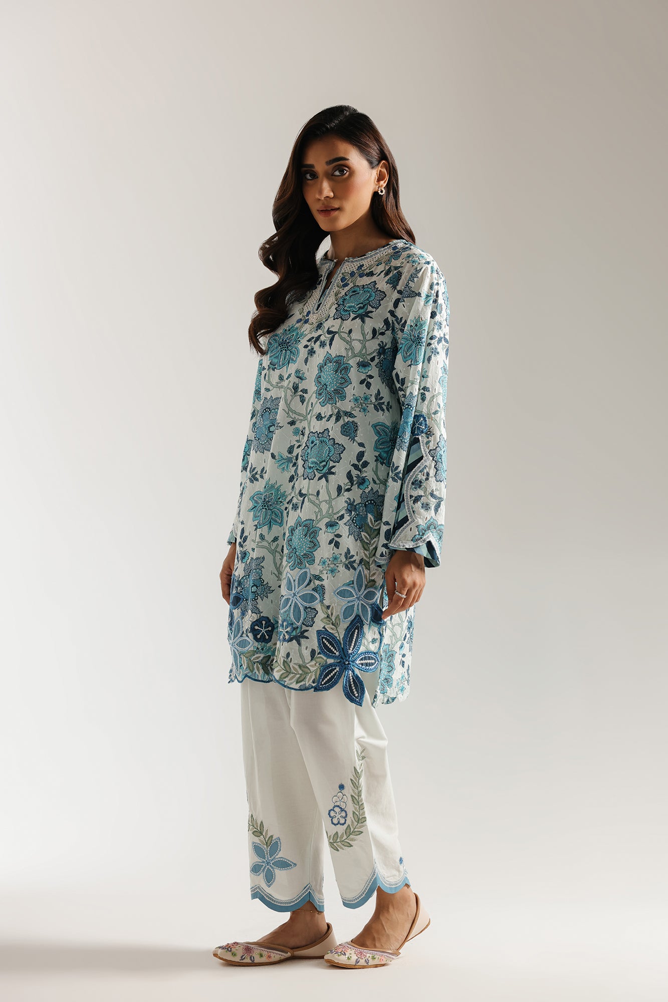 EMBROIDERED SUIT (E3414/103/722)