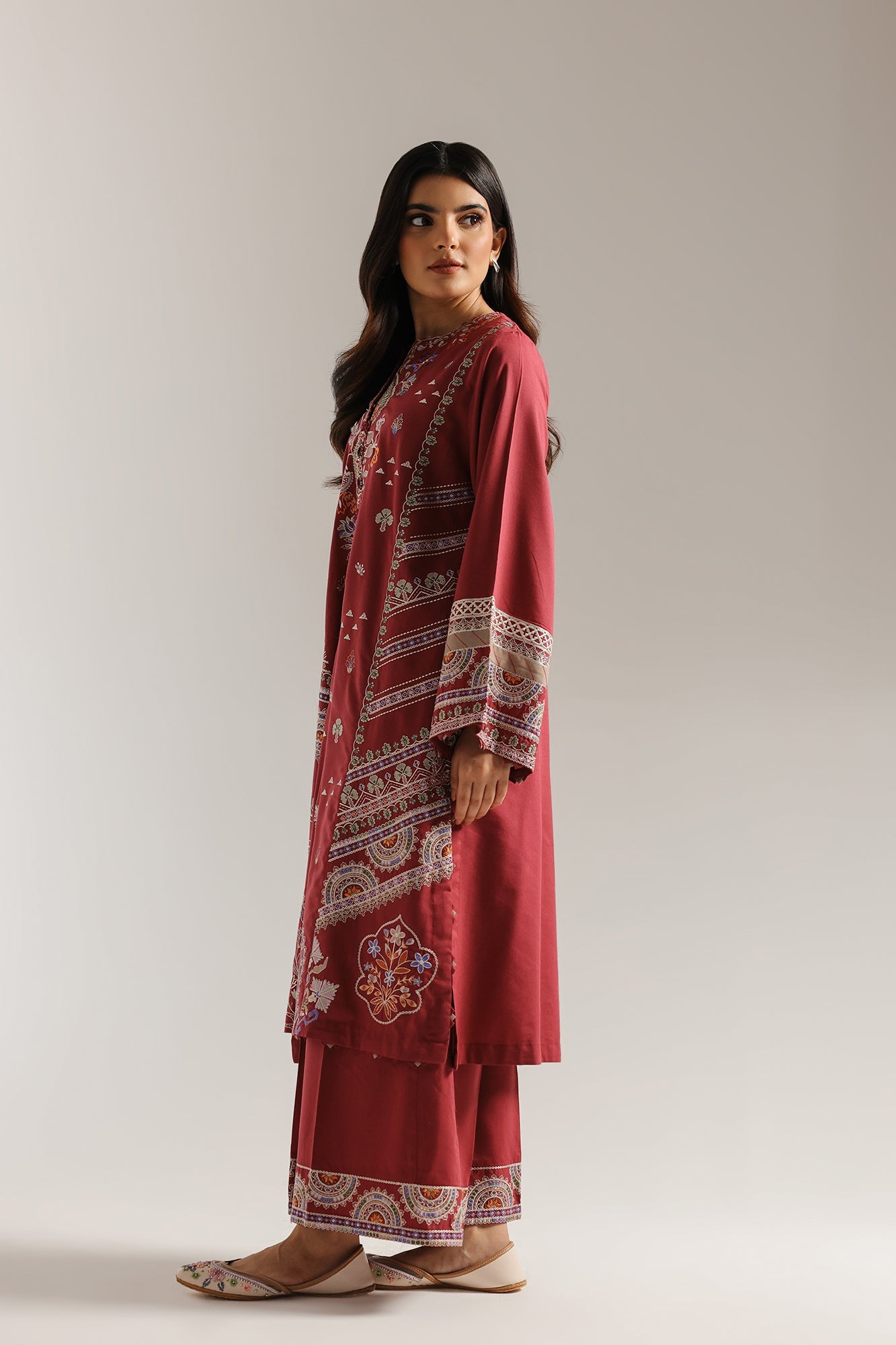 EMBROIDERED SUIT (E3471/103/405)