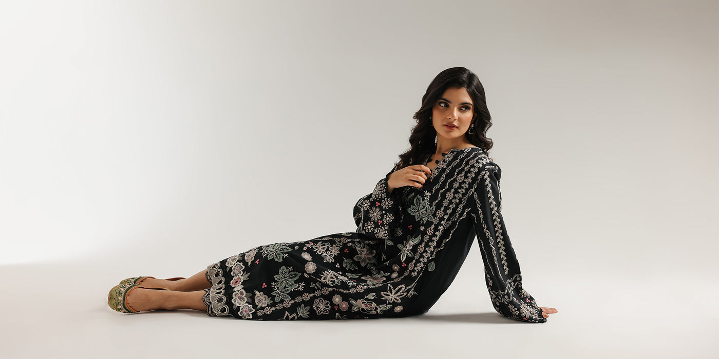 EMBROIDERED SUIT (E3475/103/902)