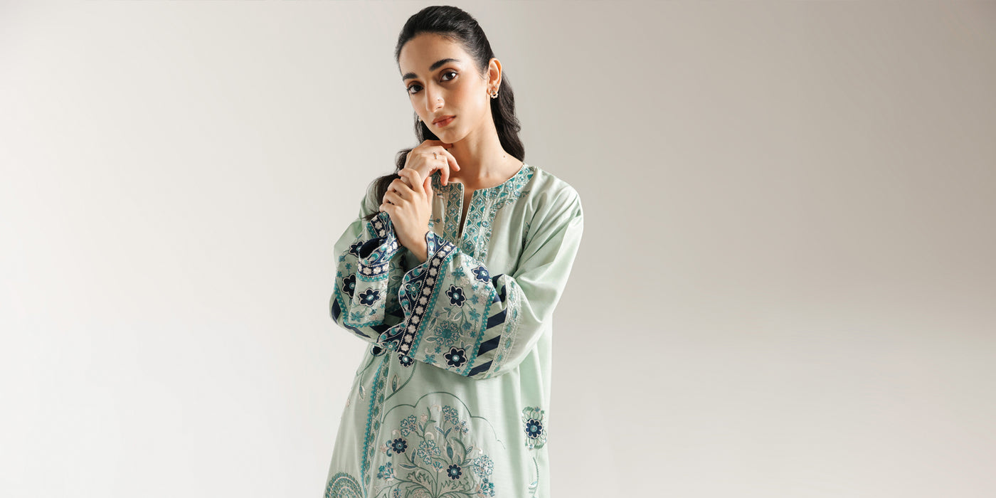 EMBROIDERED SUIT (E3506/103/716)