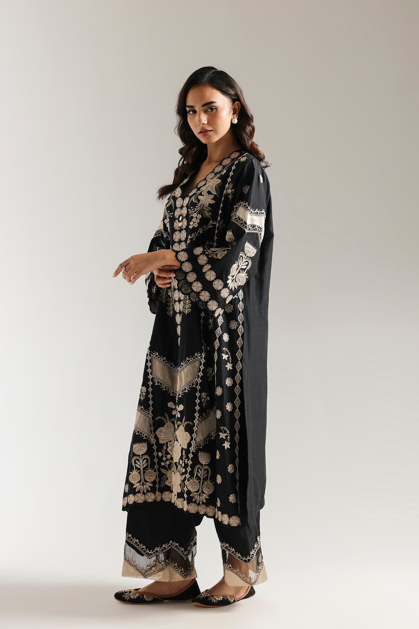 EMBROIDERED SUIT (E3516/103/902)