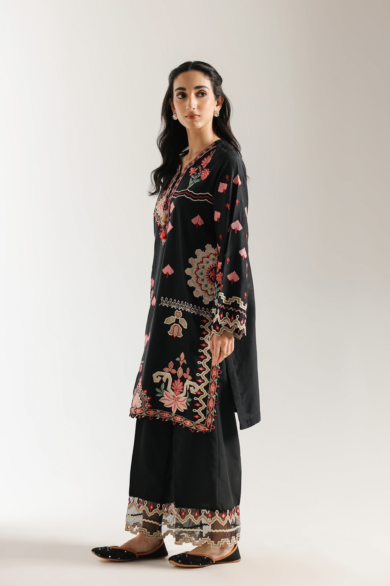 EMBROIDERED SUIT (E3518/103/902)