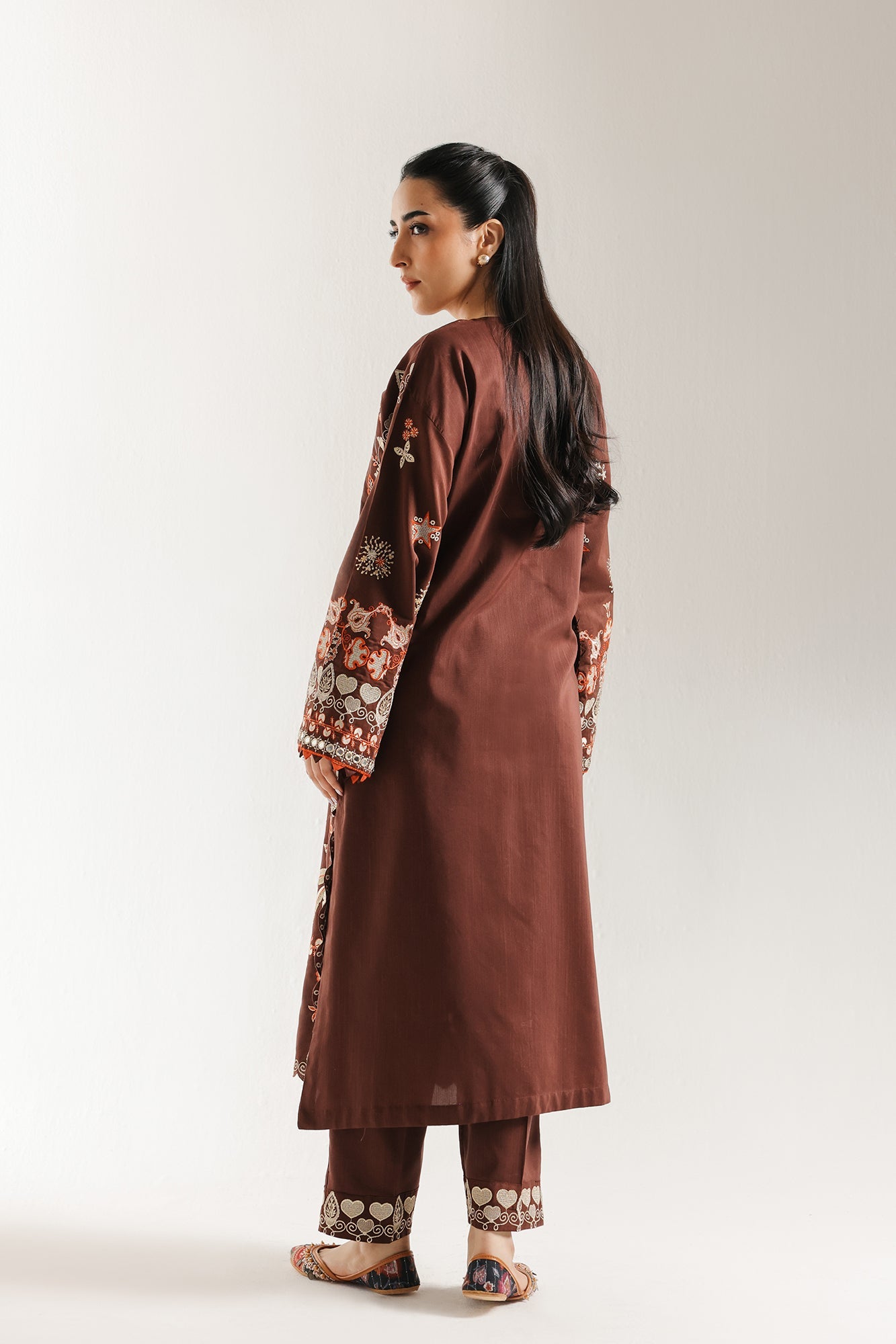 EMBROIDERED SUIT (E3519/103/823)