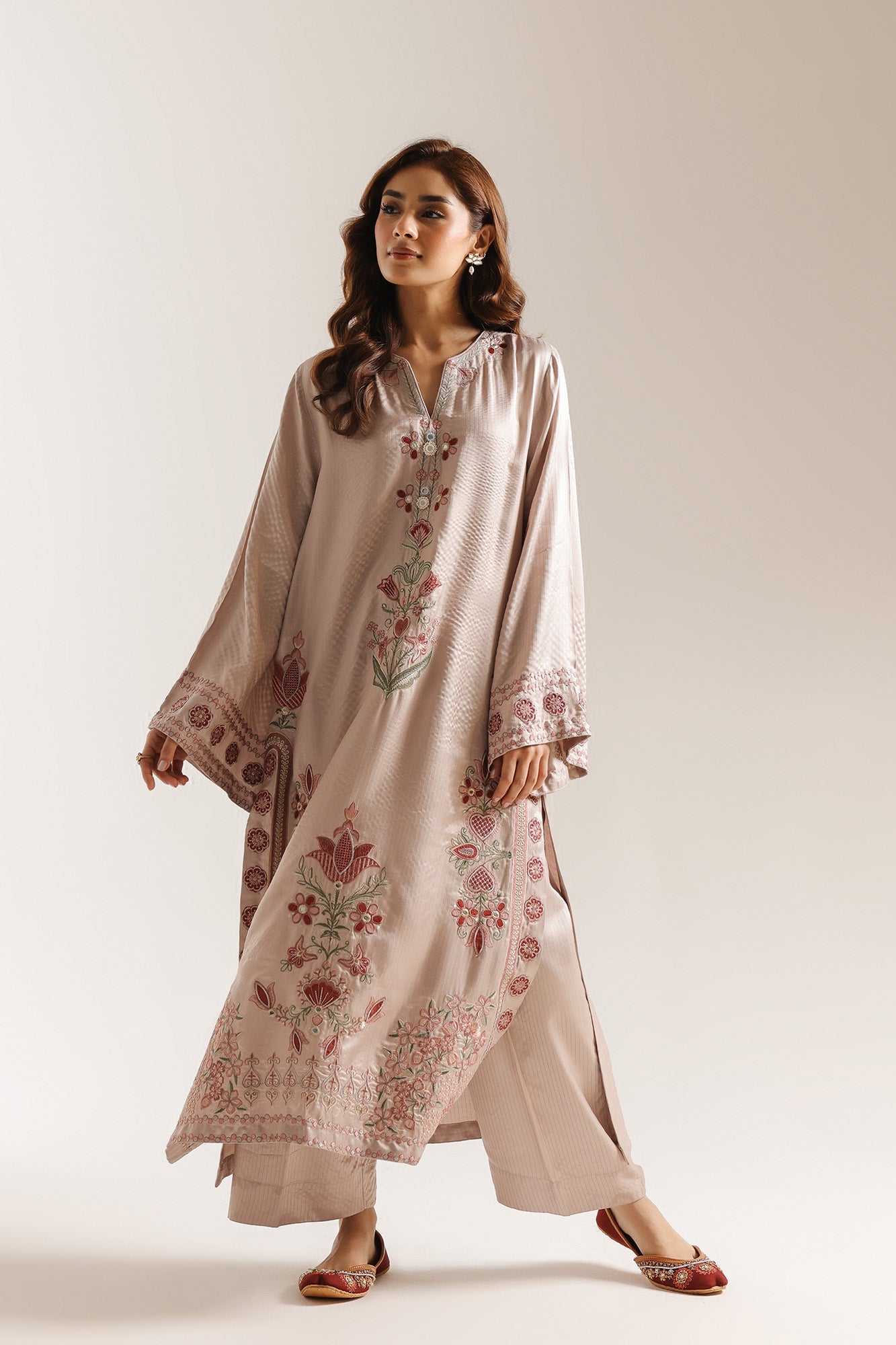 EMBROIDERED SUIT (E3529/103/914)