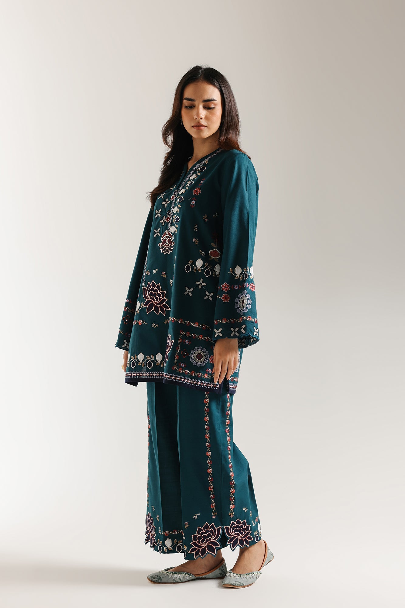 EMBROIDERED SUIT (E3605/103/602)