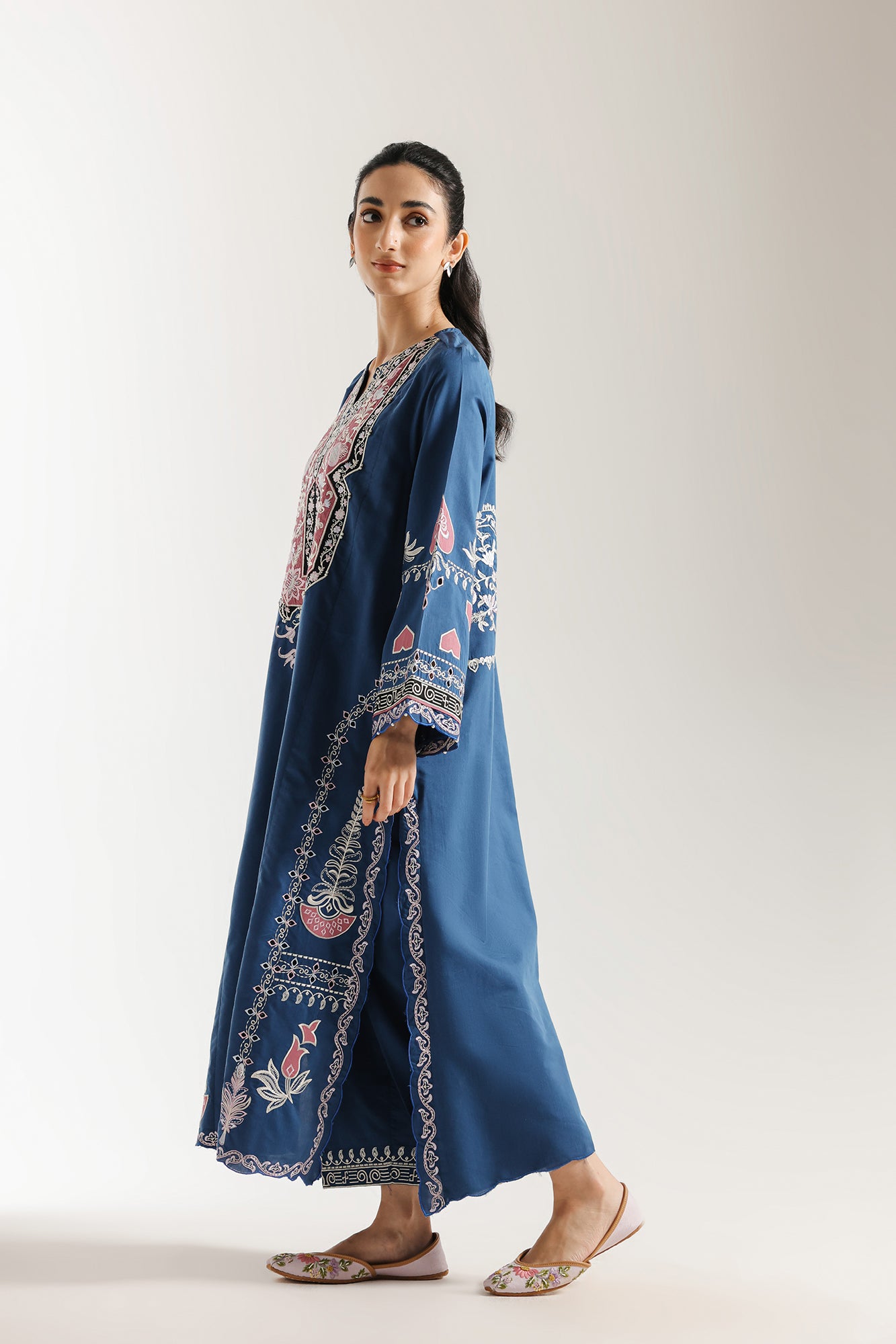 EMBROIDERED SUIT (E3615/103/624)