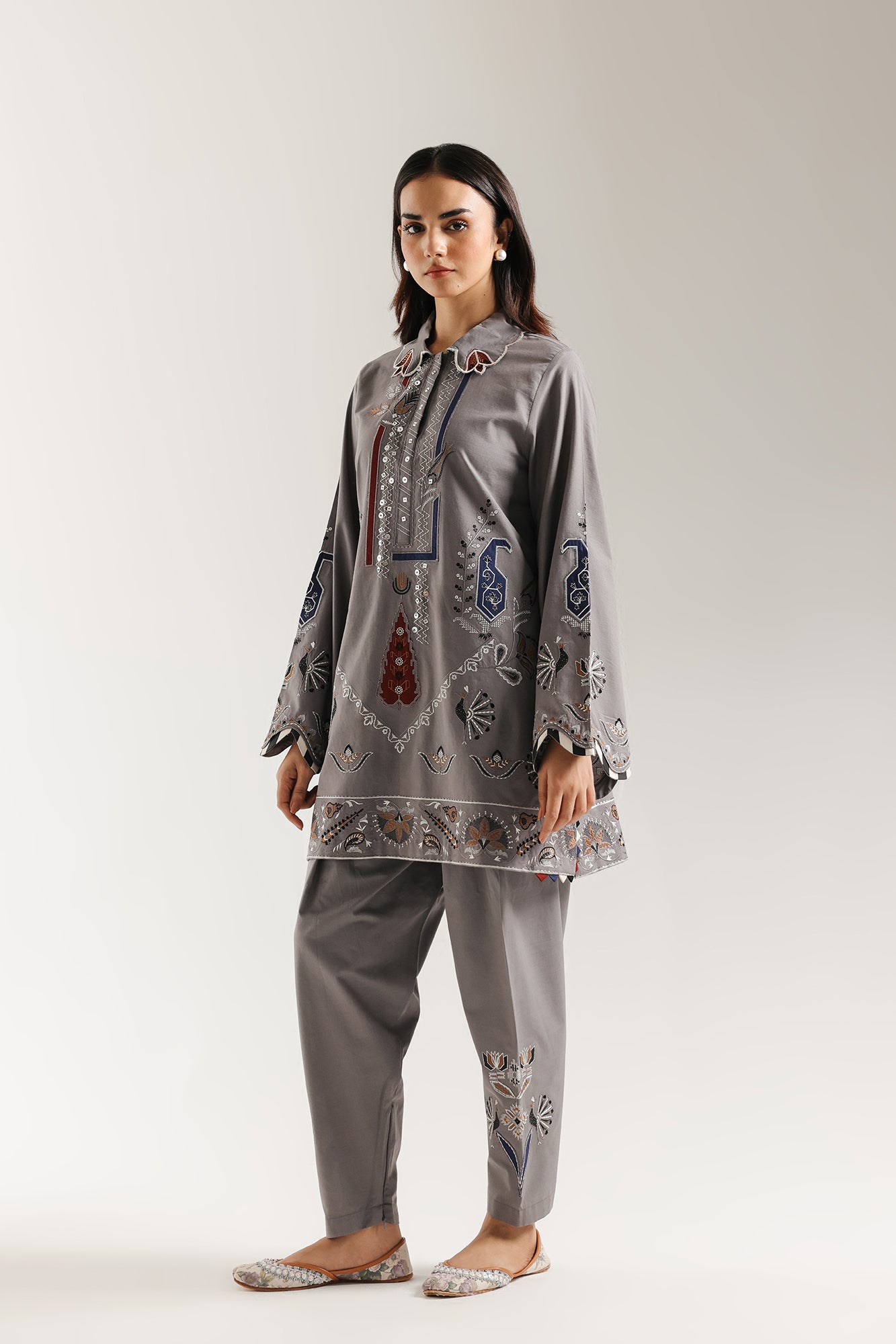 EMBROIDERED SUIT (E3634/103/905)