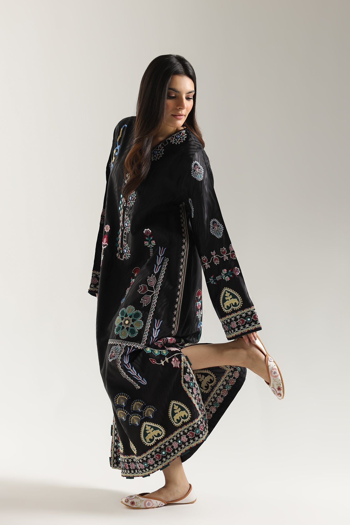 EMBROIDERED KAFTAN (E3637/103/902)