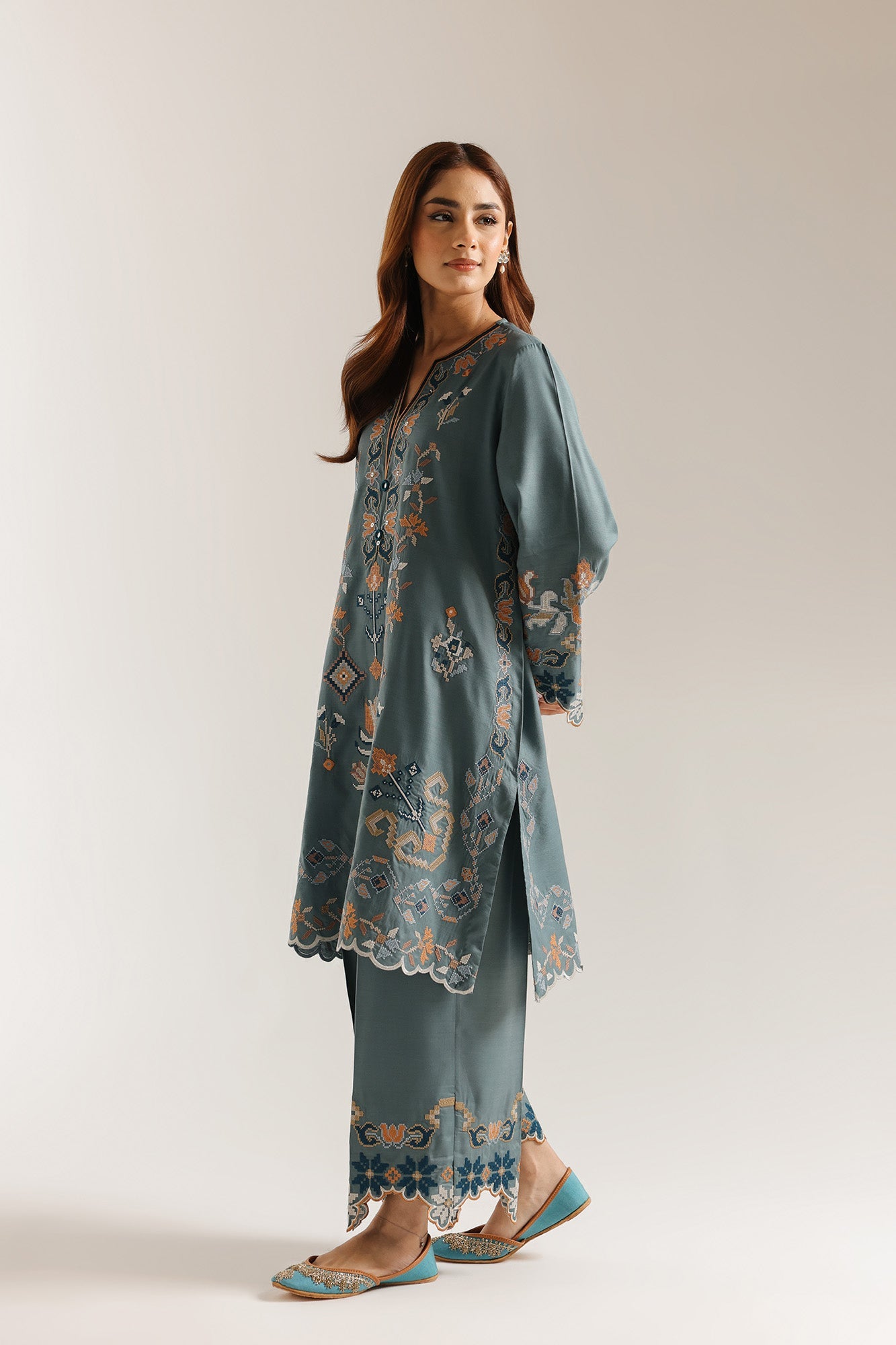 EMBROIDERED SUIT (E3655/103/613)