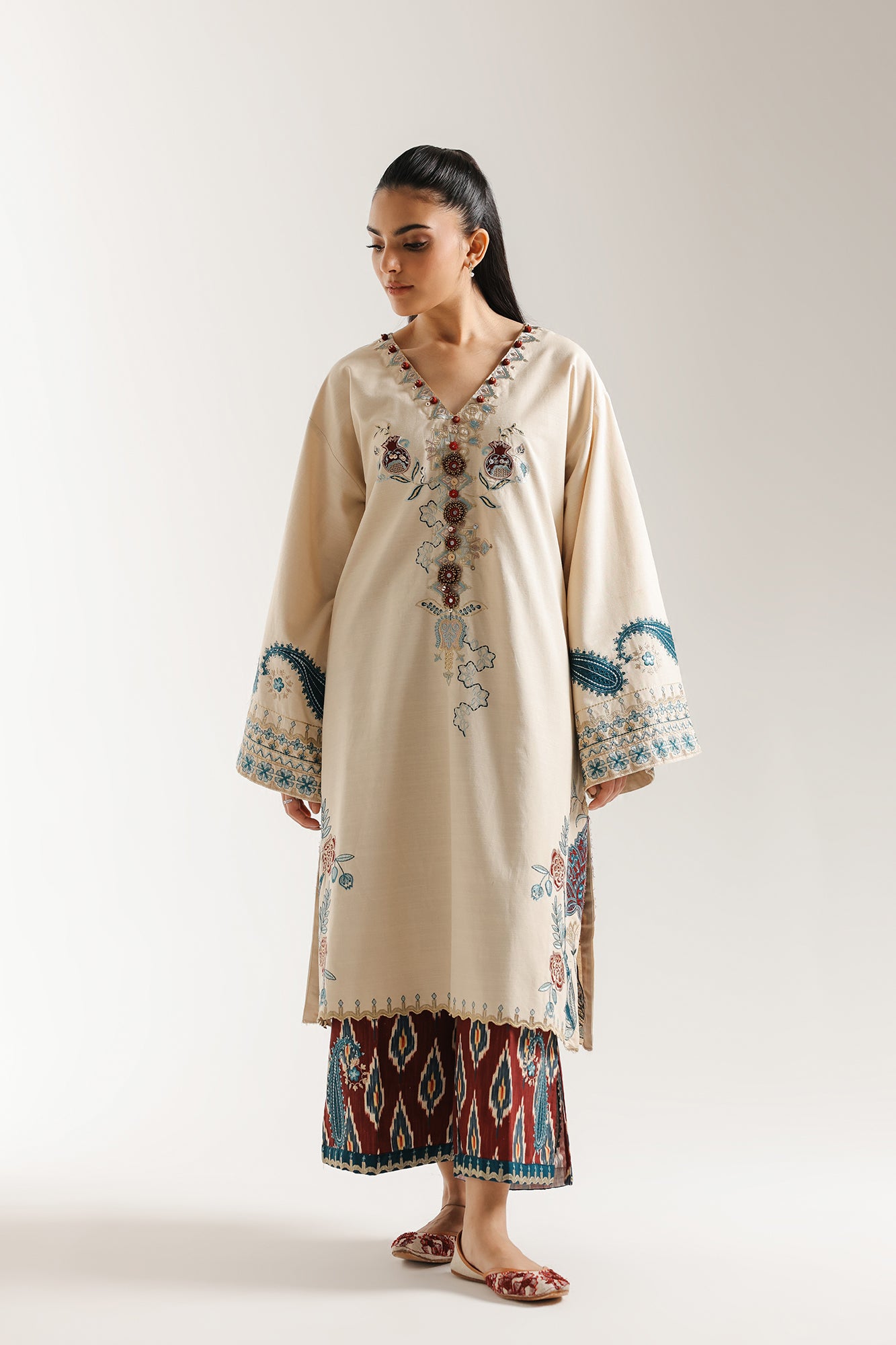 EMBROIDERED SUIT (E3670/103/004)