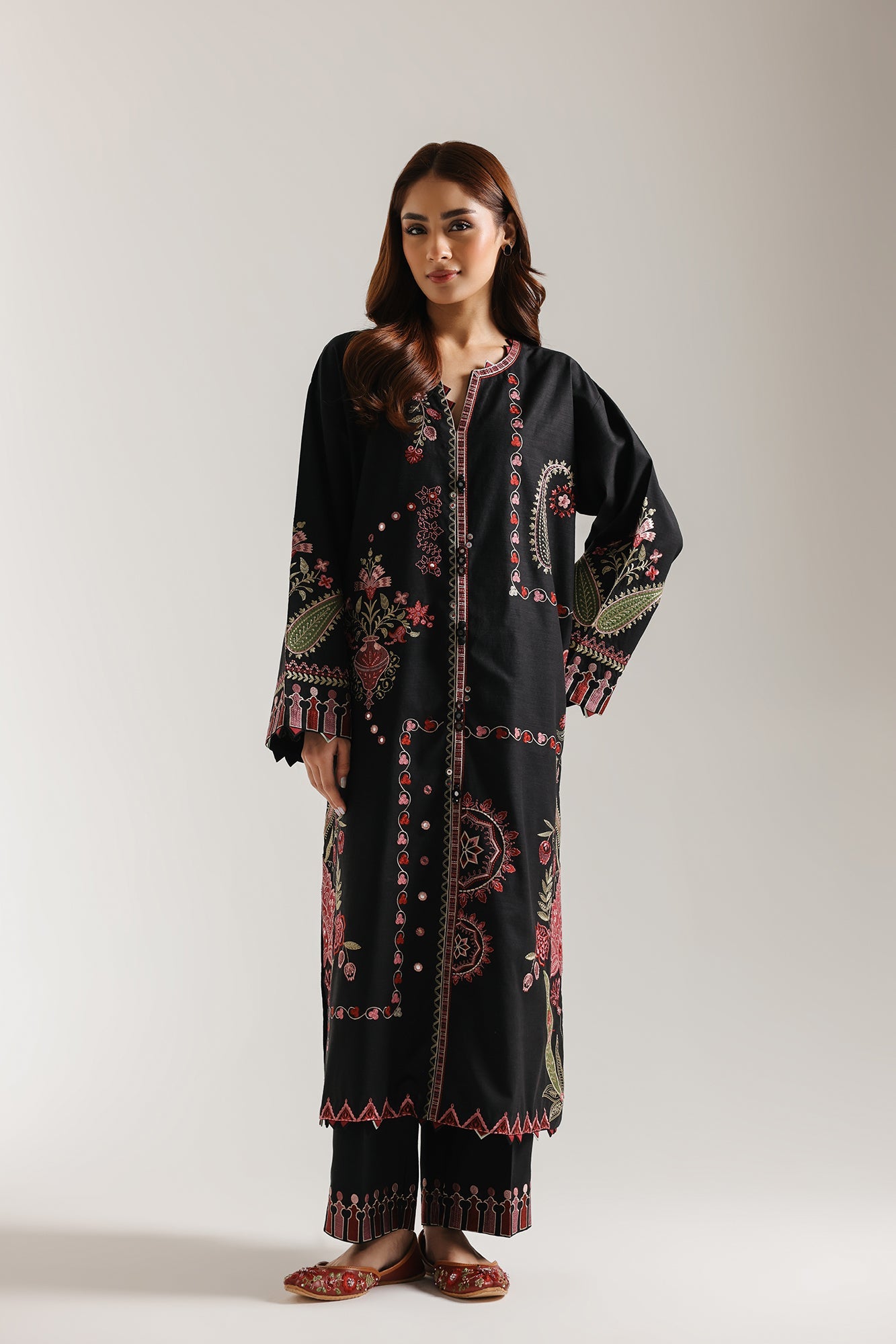 EMBROIDERED SUIT (E3672/103/902)