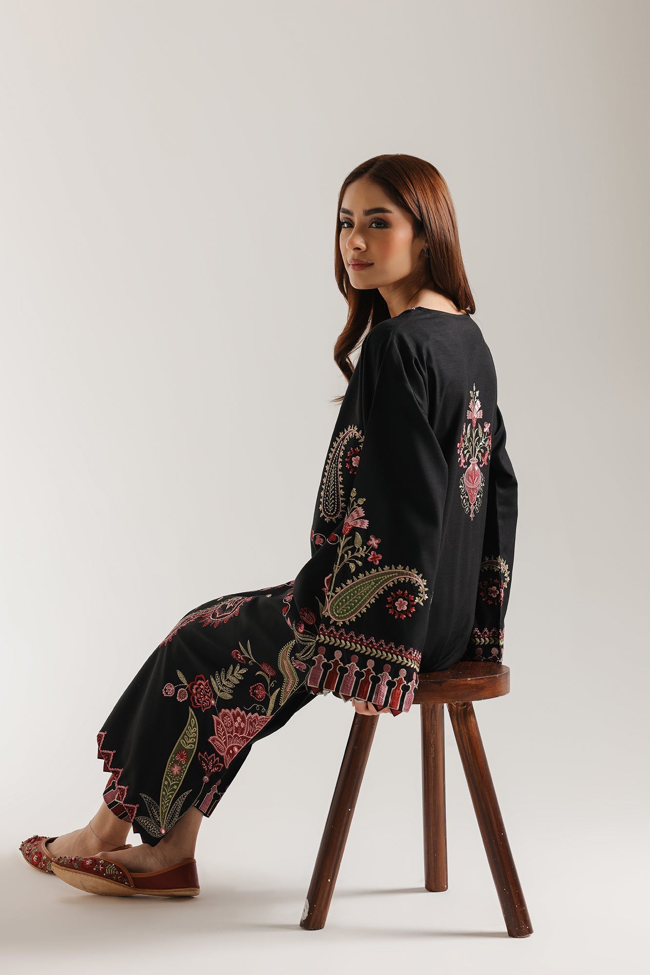 EMBROIDERED SUIT (E3672/103/902)