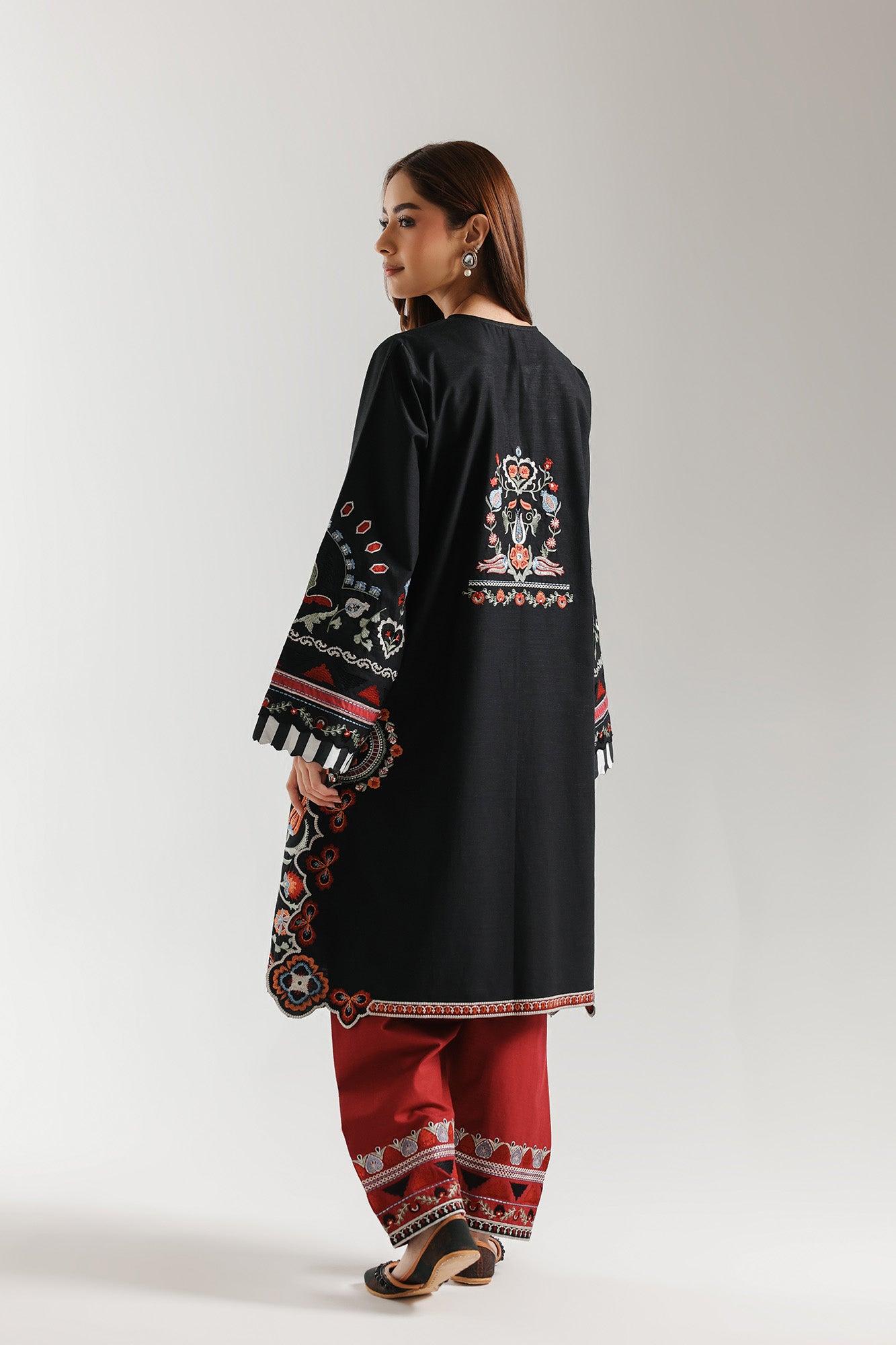 EMBROIDERED SUIT (E3676/103/902)