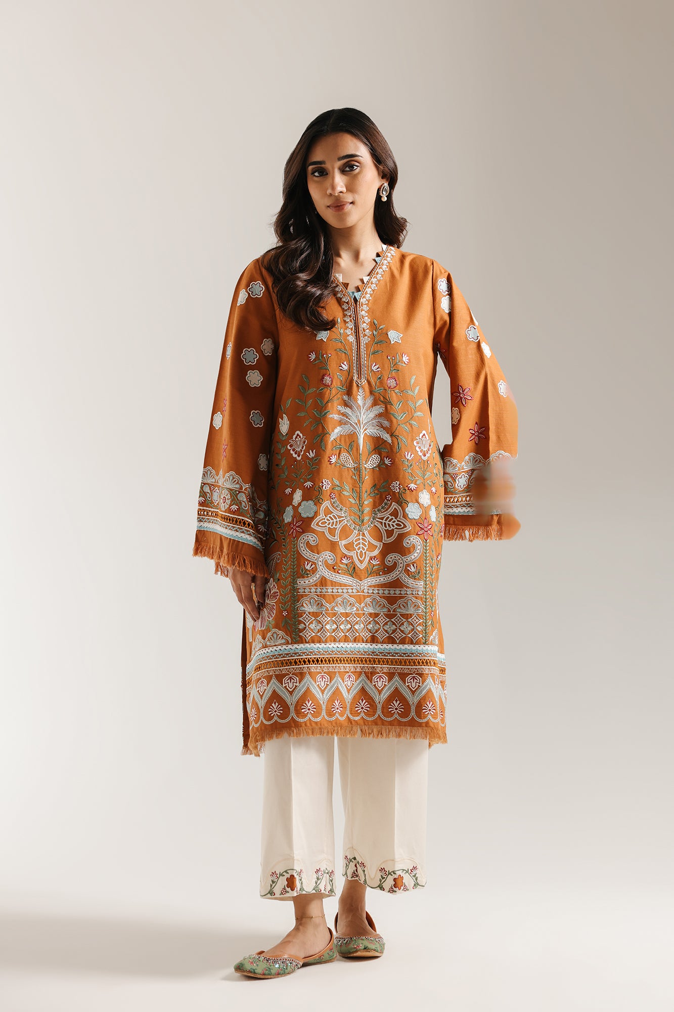 EMBROIDERED SUIT (E3680/103/220)