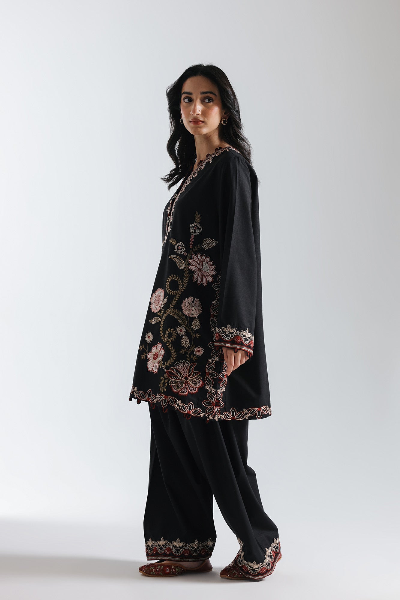 EMBROIDERED SUIT (E3682/103/902)